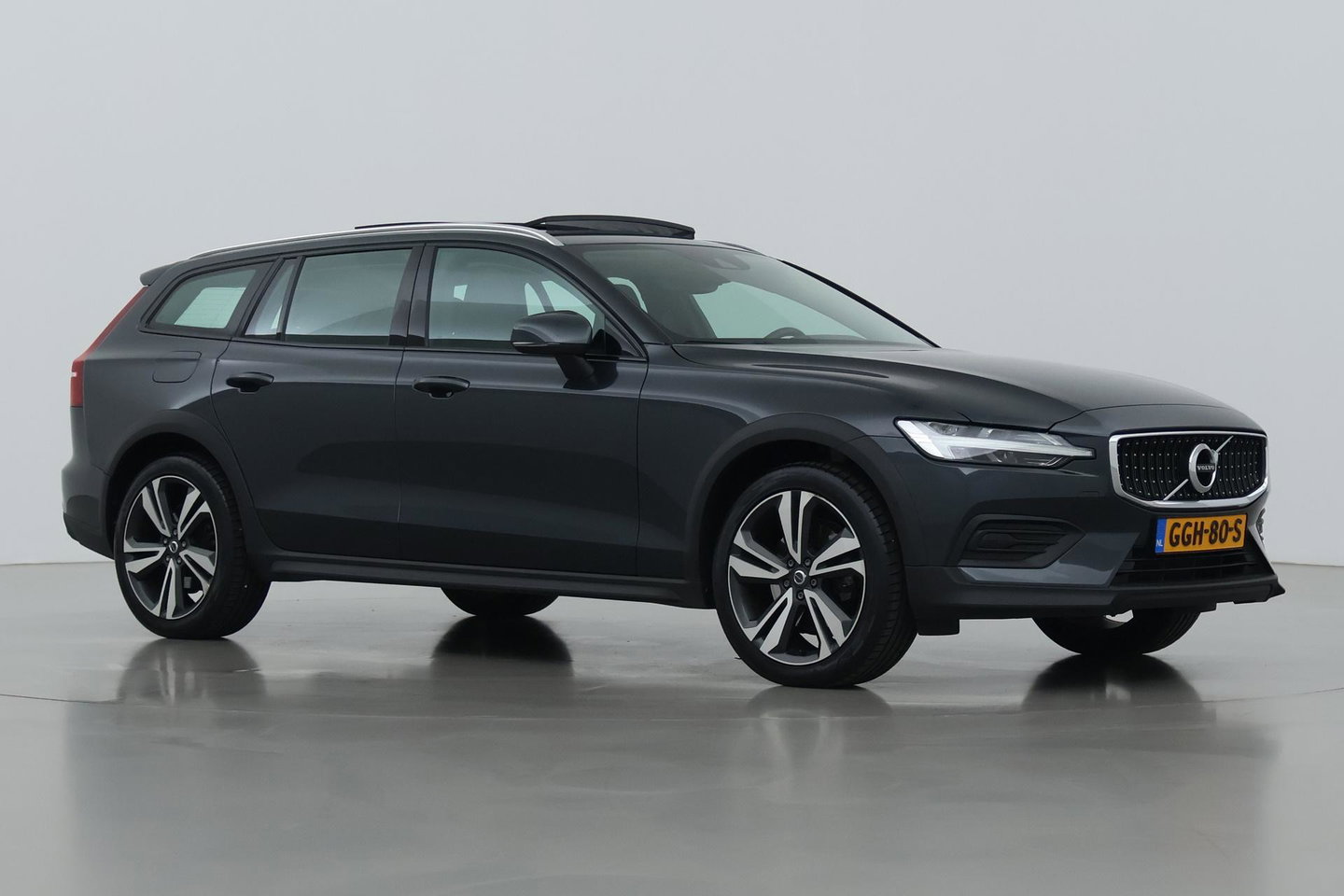 Volvo V60 Cross Country 2.0 D4 AWD Pro | Trekhaak | Panoramadak | Camera | Polestar Optimalisatie | Memory | Stoelverwarming | 19 inch