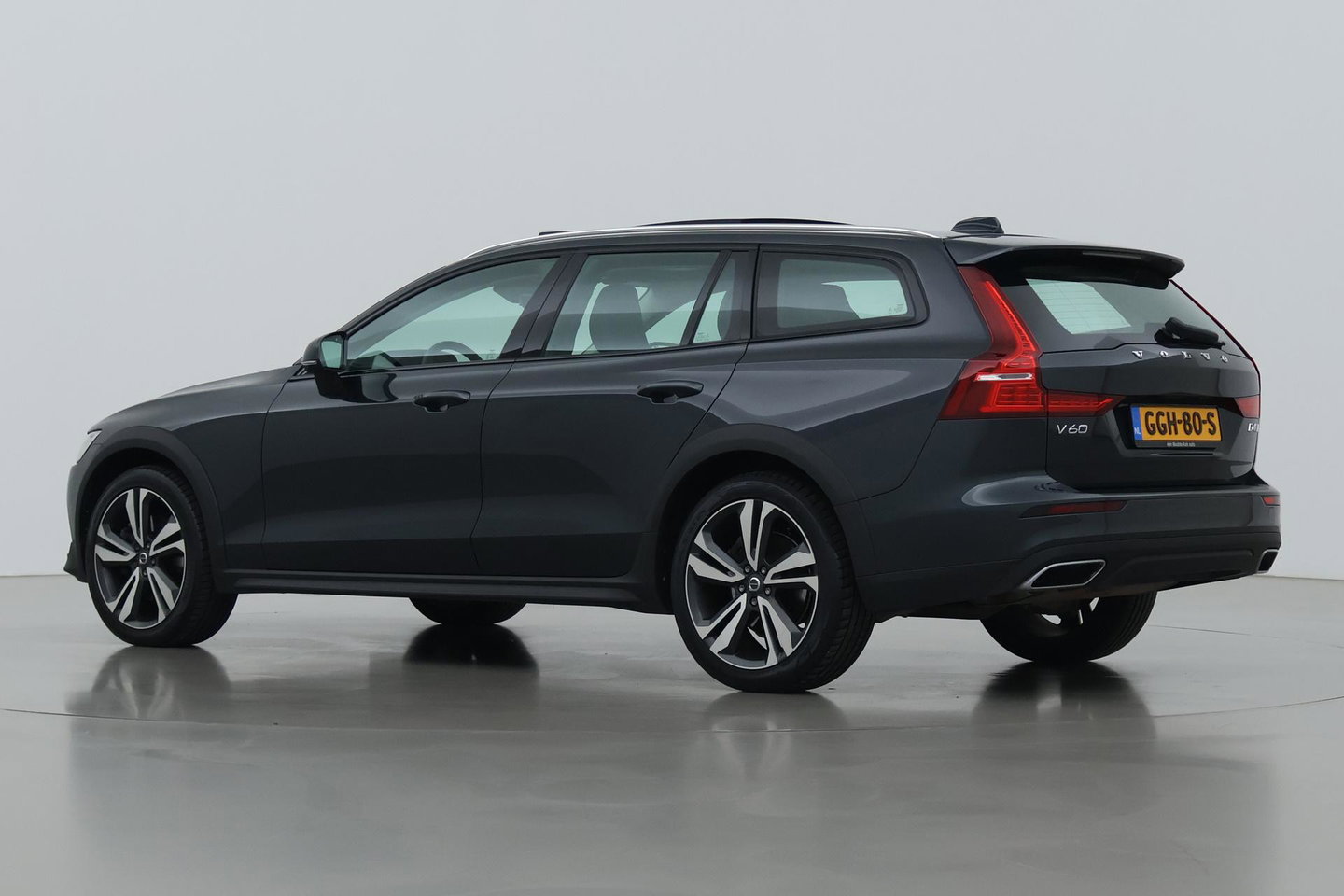 Volvo V60 Cross Country 2.0 D4 AWD Pro | Trekhaak | Panoramadak | Camera | Polestar Optimalisatie | Memory | Stoelverwarming | 19 inch