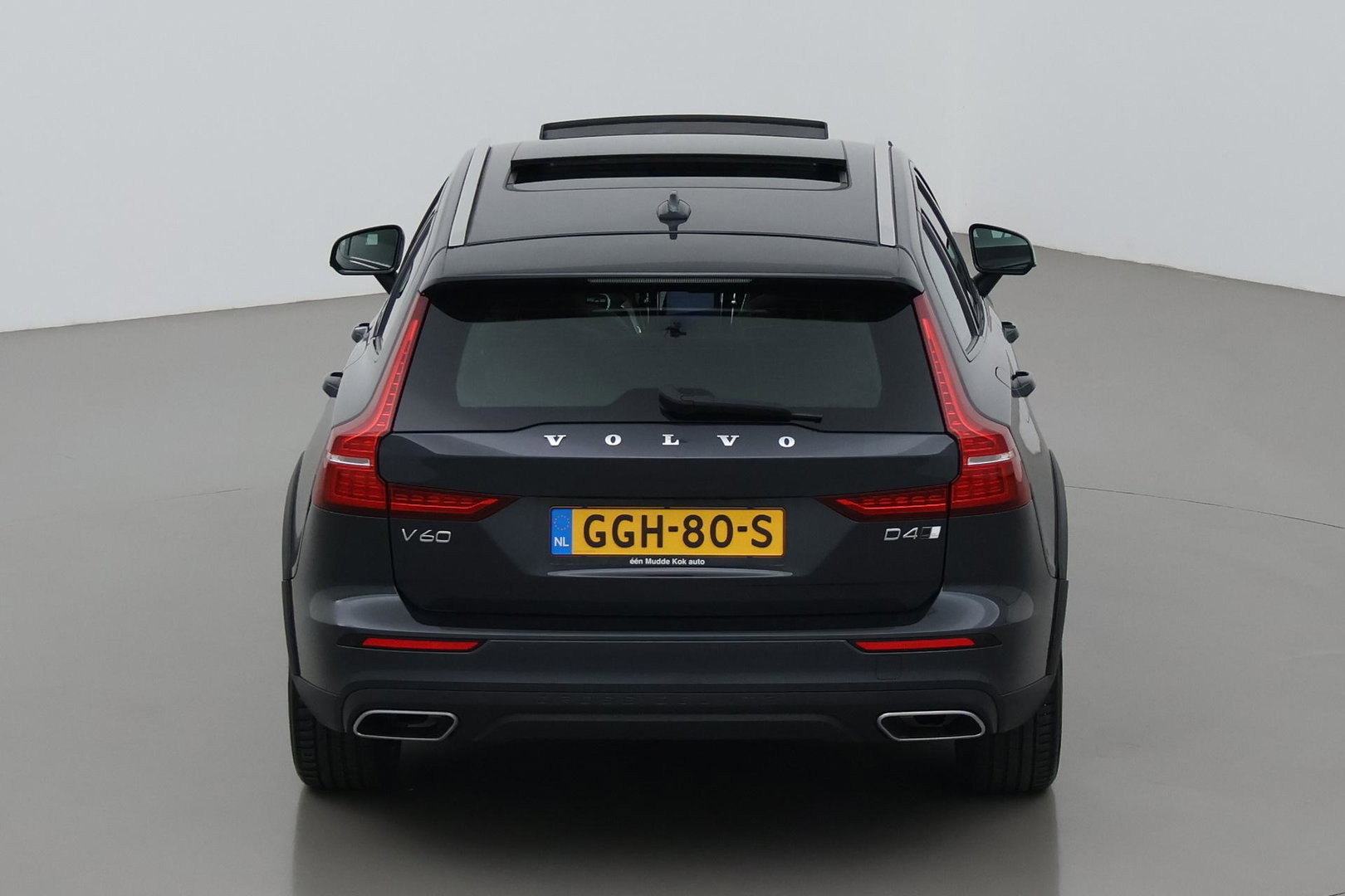 Volvo V60 Cross Country 2.0 D4 AWD Pro | Trekhaak | Panoramadak | Camera | Polestar Optimalisatie | Memory | Stoelverwarming | 19 inch