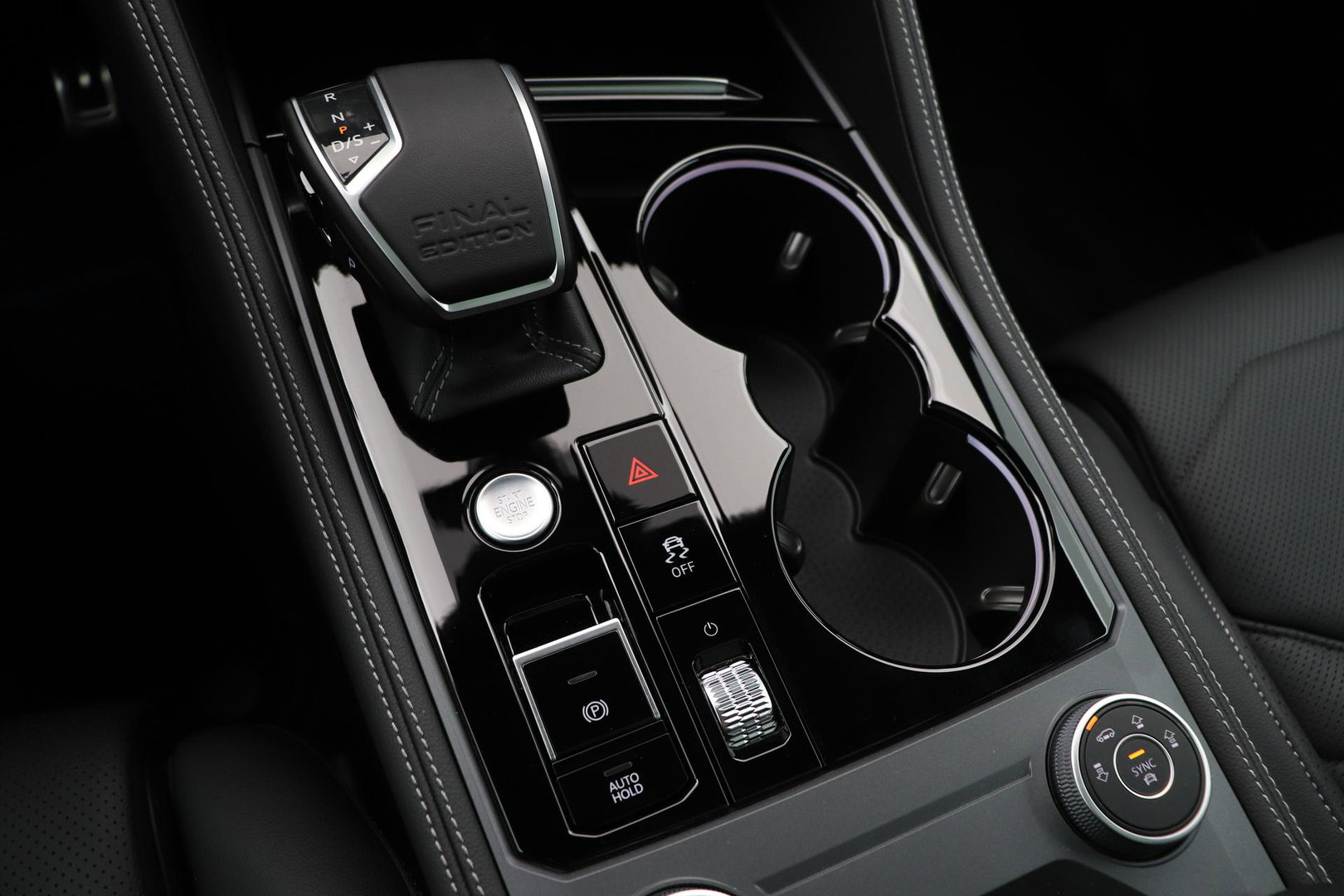 Volkswagen Touareg 3.0 TSi eHybrid 4MOTION R | FINAL EDITION | Luchtvering | Trekhaak | Panoramdak | Dynaudio | 360° Camera
