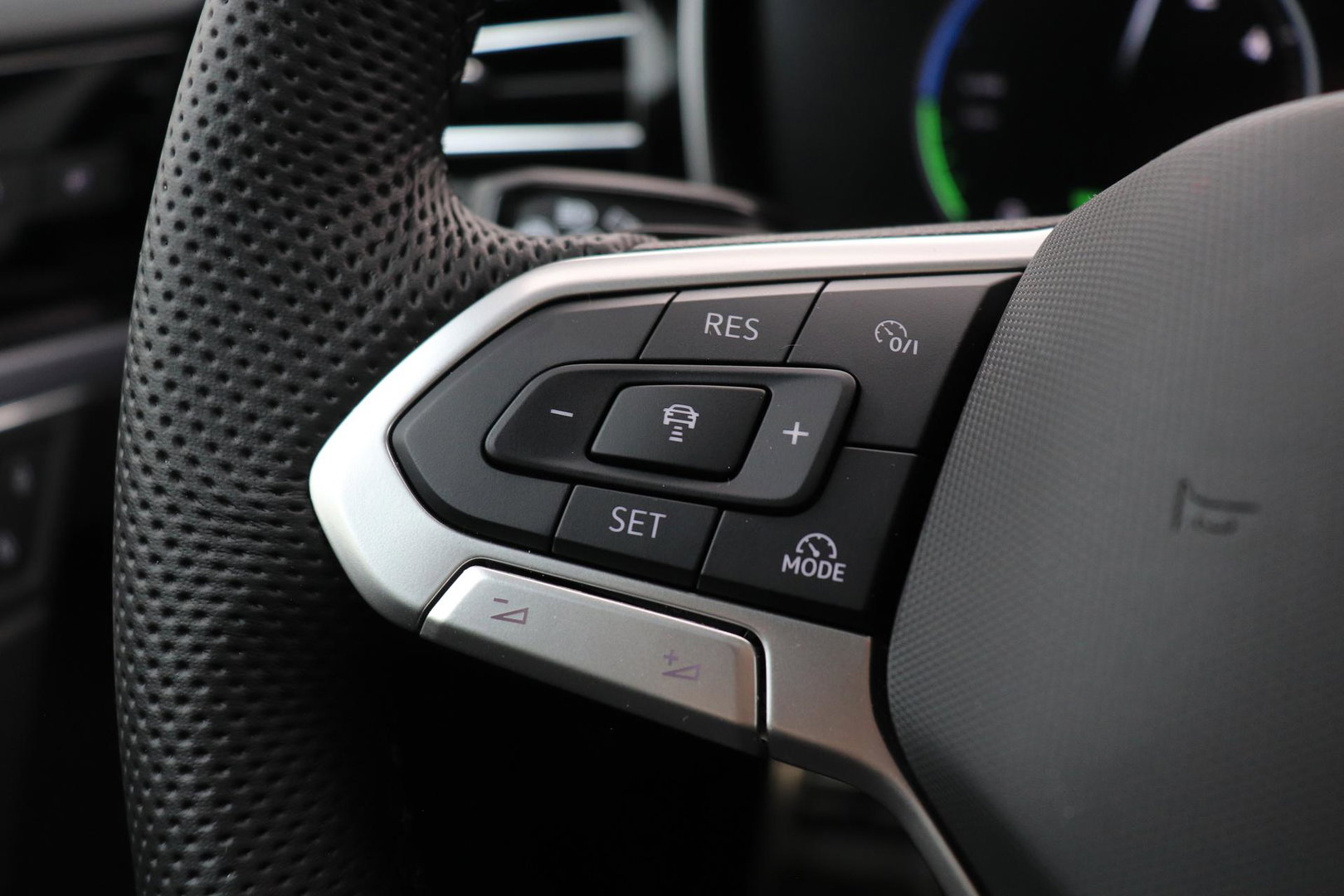 Volkswagen Touareg 3.0 TSi eHybrid 4MOTION R | FINAL EDITION | Luchtvering | Trekhaak | Panoramdak | Dynaudio | 360° Camera