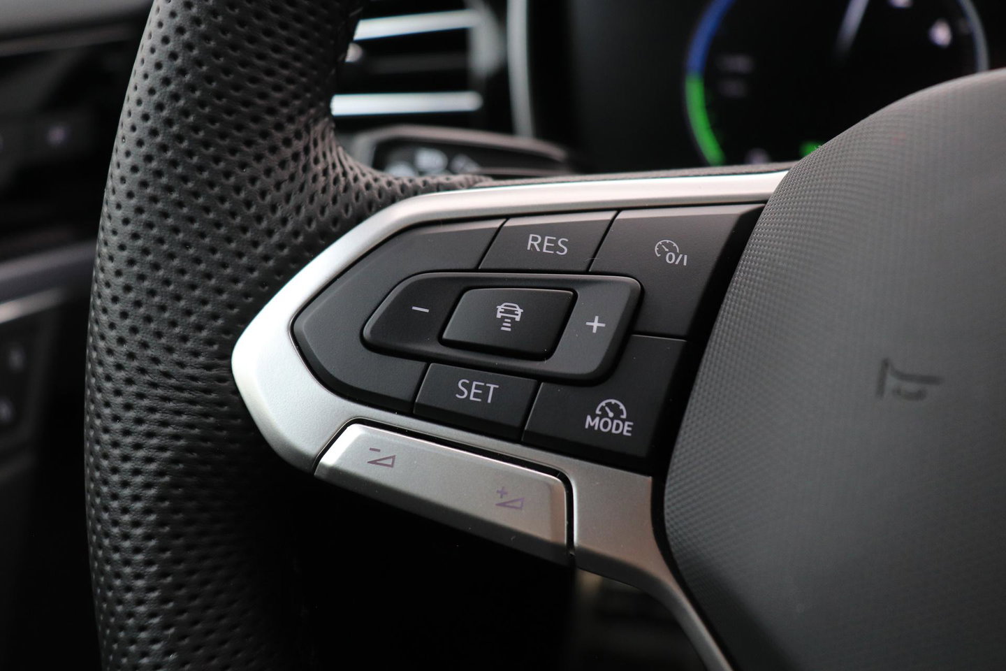 Volkswagen Touareg 3.0 TSi eHybrid 4MOTION R | FINAL EDITION | Luchtvering | Trekhaak | Panoramdak | Dynaudio | 360° Camera