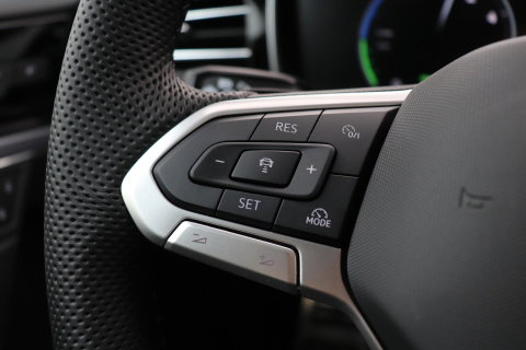 Volkswagen Touareg 3.0 TSi eHybrid 4MOTION R | FINAL EDITION | Luchtvering | Trekhaak | Panoramdak | Dynaudio | 360° Camera