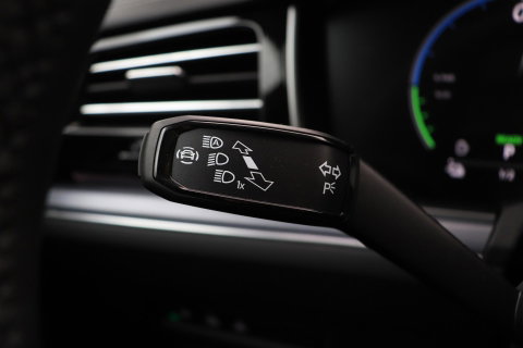 Volkswagen Touareg 3.0 TSi eHybrid 4MOTION R | FINAL EDITION | Luchtvering | Trekhaak | Panoramdak | Dynaudio | 360° Camera