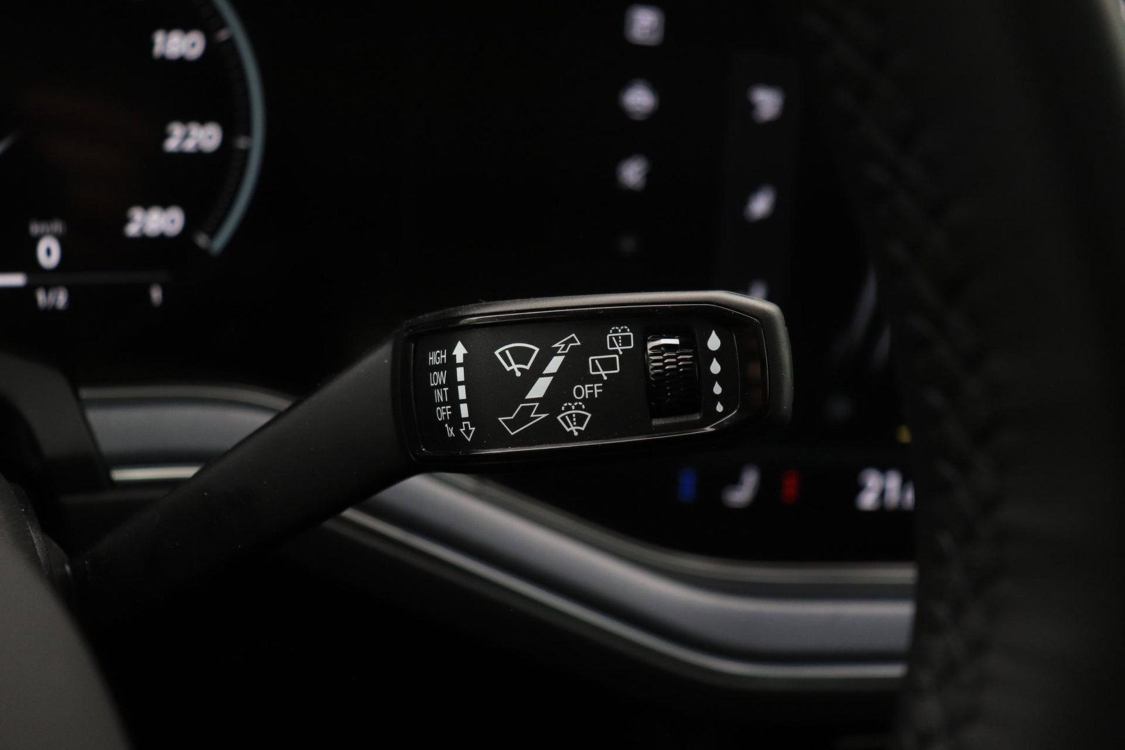 Volkswagen Touareg 3.0 TSi eHybrid 4MOTION R | FINAL EDITION | Luchtvering | Trekhaak | Panoramdak | Dynaudio | 360° Camera