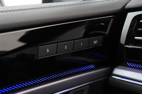 Volkswagen Touareg 3.0 TSi eHybrid 4MOTION R | FINAL EDITION | Luchtvering | Trekhaak | Panoramdak | Dynaudio | 360° Camera