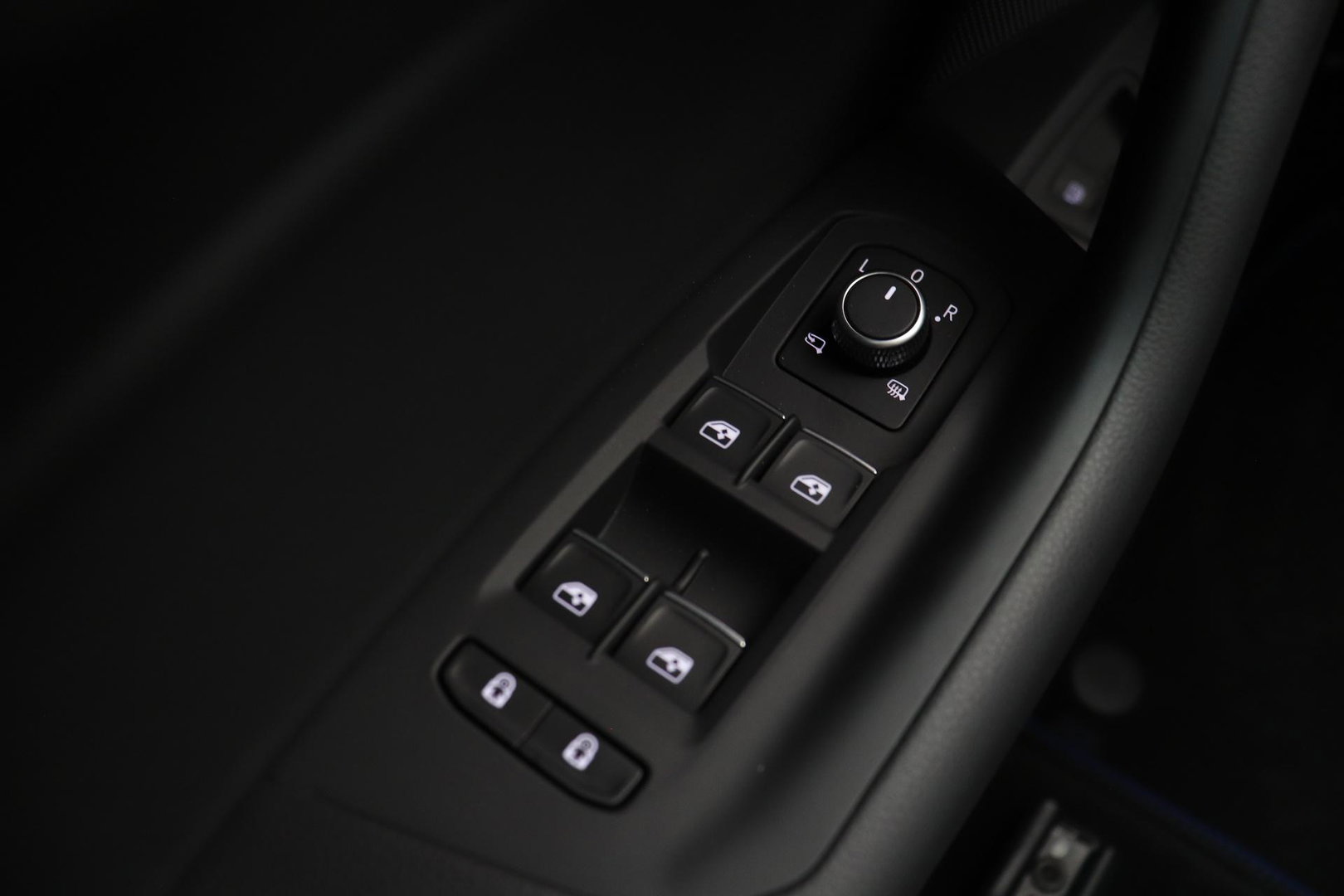 Volkswagen Touareg 3.0 TSi eHybrid 4MOTION R | FINAL EDITION | Luchtvering | Trekhaak | Panoramdak | Dynaudio | 360° Camera