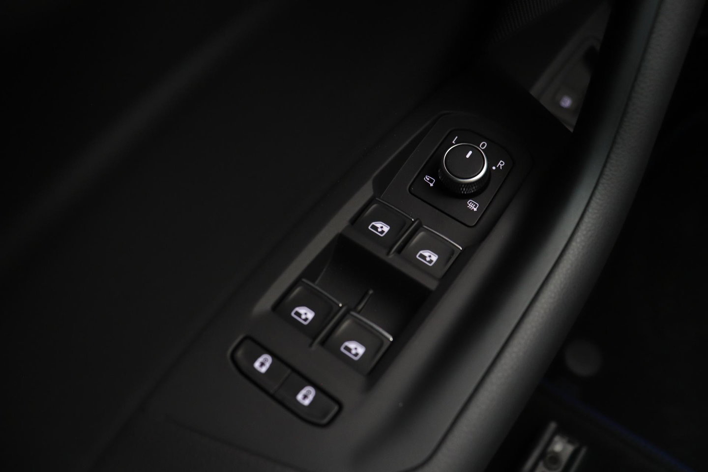 Volkswagen Touareg 3.0 TSi eHybrid 4MOTION R | FINAL EDITION | Luchtvering | Trekhaak | Panoramdak | Dynaudio | 360° Camera