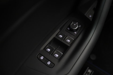 Volkswagen Touareg 3.0 TSi eHybrid 4MOTION R | FINAL EDITION | Luchtvering | Trekhaak | Panoramdak | Dynaudio | 360° Camera