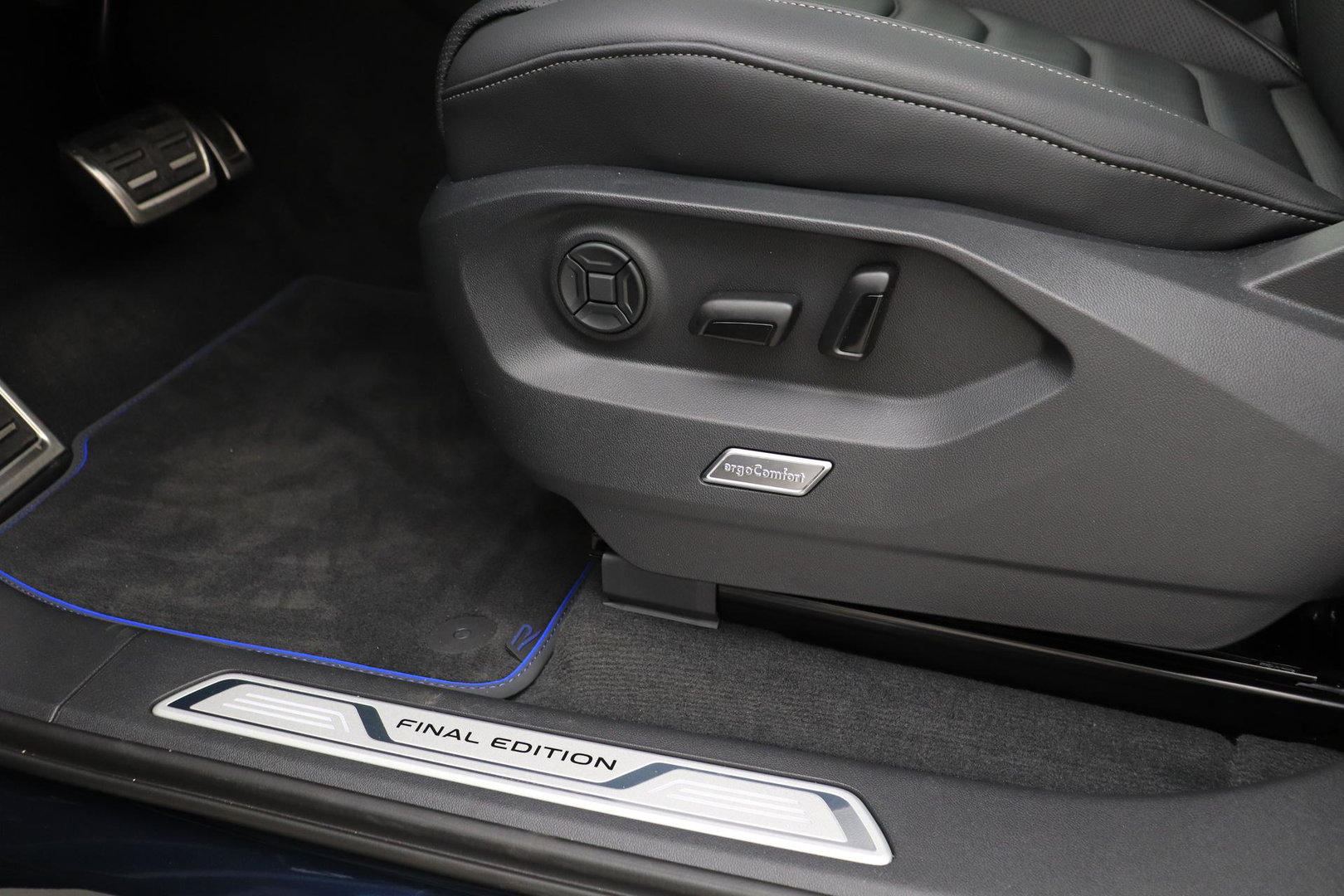 Volkswagen Touareg 3.0 TSi eHybrid 4MOTION R | FINAL EDITION | Luchtvering | Trekhaak | Panoramdak | Dynaudio | 360° Camera