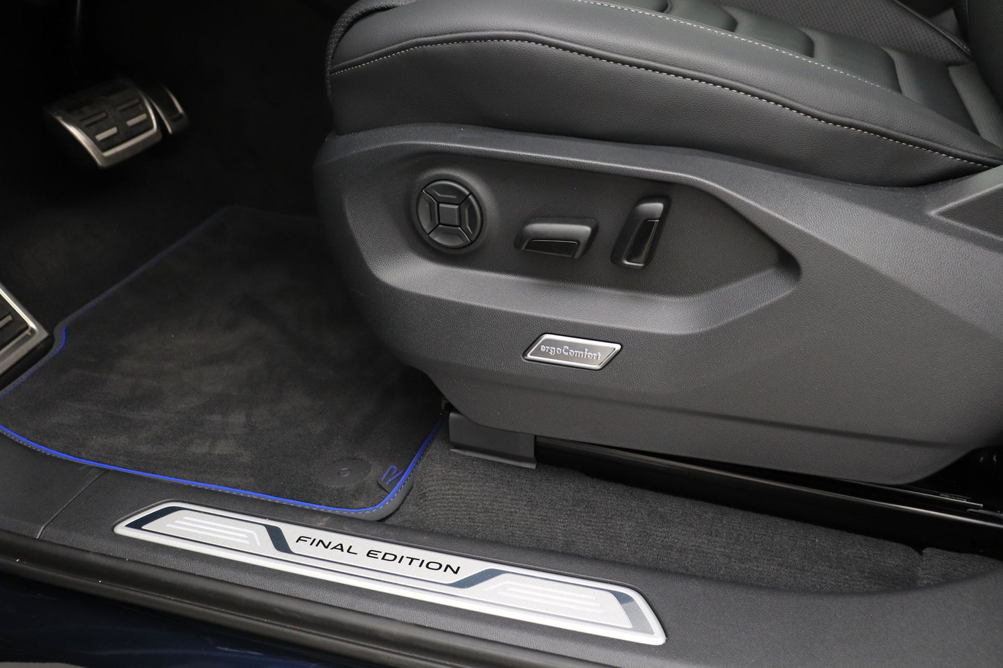 Volkswagen Touareg 3.0 TSi eHybrid 4MOTION R | FINAL EDITION | Luchtvering | Trekhaak | Panoramdak | Dynaudio | 360° Camera