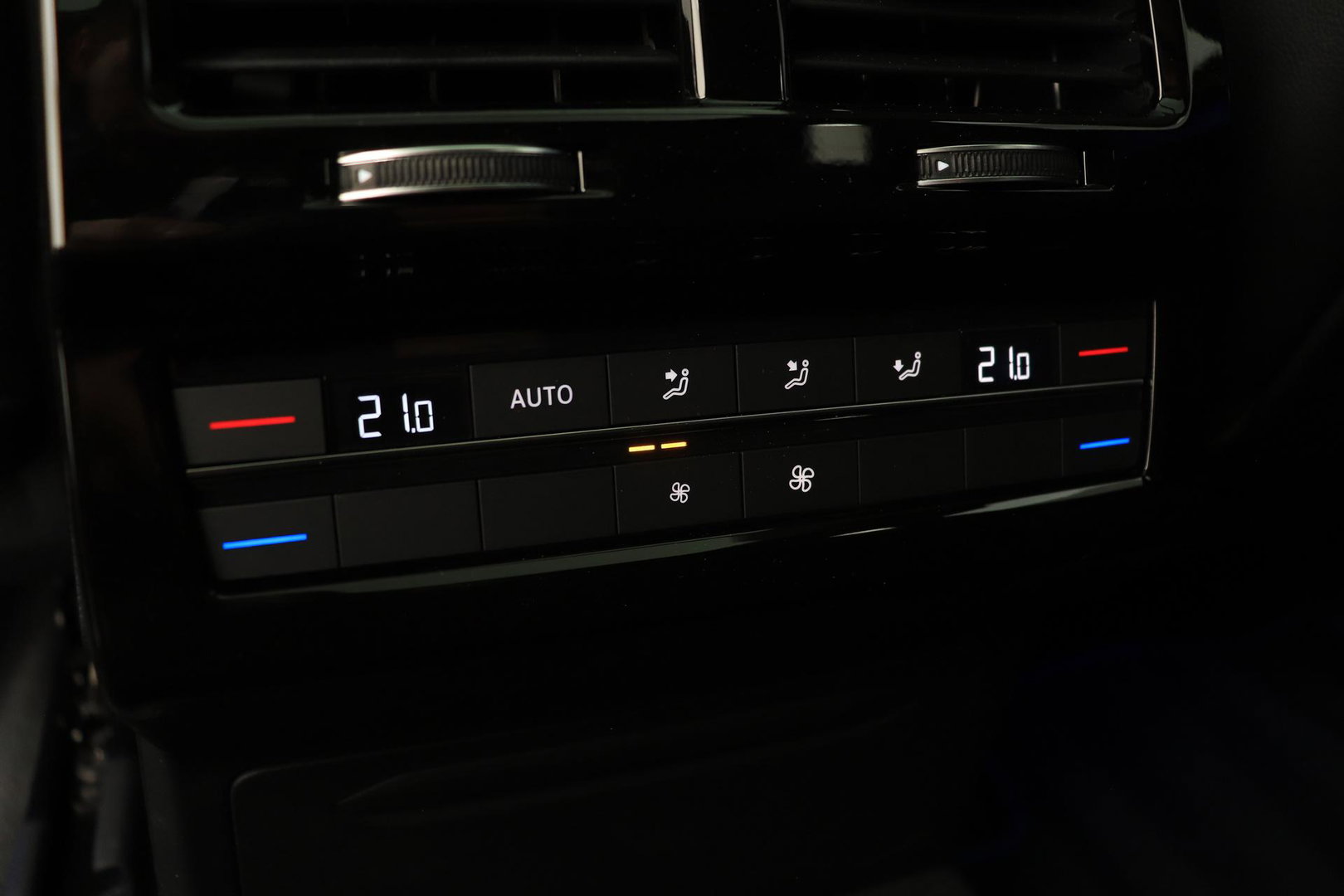 Volkswagen Touareg 3.0 TSi eHybrid 4MOTION R | FINAL EDITION | Luchtvering | Trekhaak | Panoramdak | Dynaudio | 360° Camera