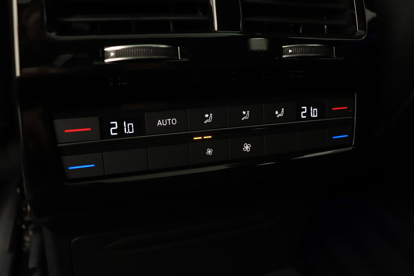 Volkswagen Touareg 3.0 TSi eHybrid 4MOTION R | FINAL EDITION | Luchtvering | Trekhaak | Panoramdak | Dynaudio | 360° Camera