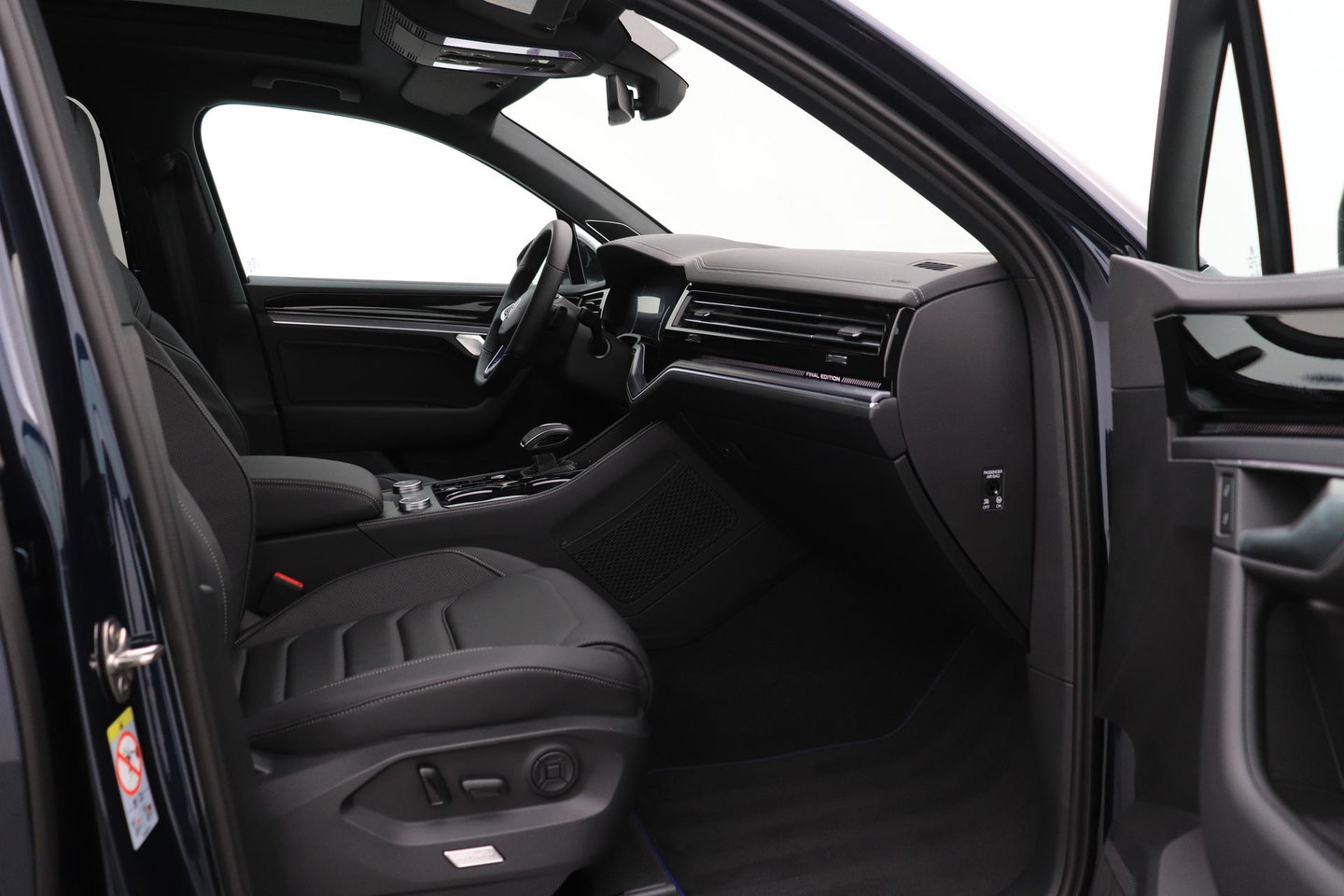 Volkswagen Touareg 3.0 TSi eHybrid 4MOTION R | FINAL EDITION | Luchtvering | Trekhaak | Panoramdak | Dynaudio | 360° Camera