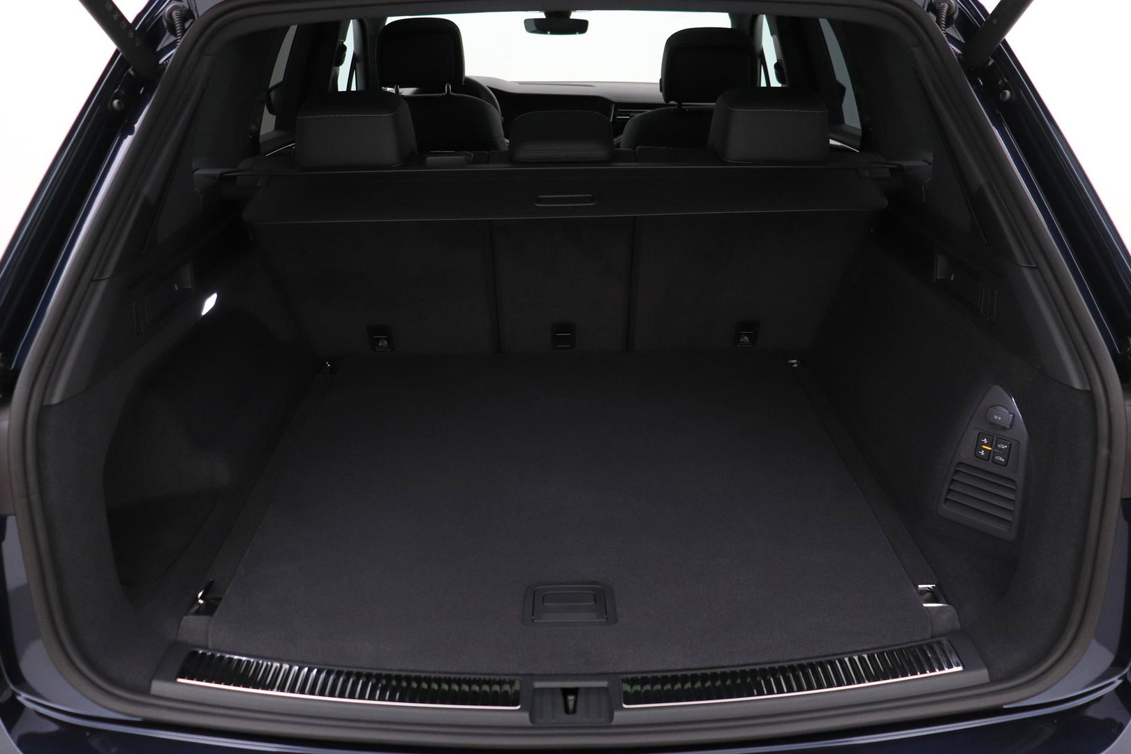 Volkswagen Touareg 3.0 TSi eHybrid 4MOTION R | FINAL EDITION | Luchtvering | Trekhaak | Panoramdak | Dynaudio | 360° Camera
