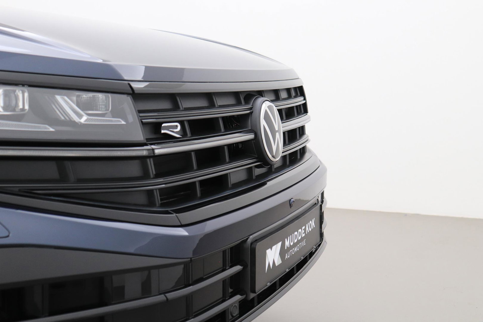 Volkswagen Touareg 3.0 TSi eHybrid 4MOTION R | FINAL EDITION | Luchtvering | Trekhaak | Panoramdak | Dynaudio | 360° Camera