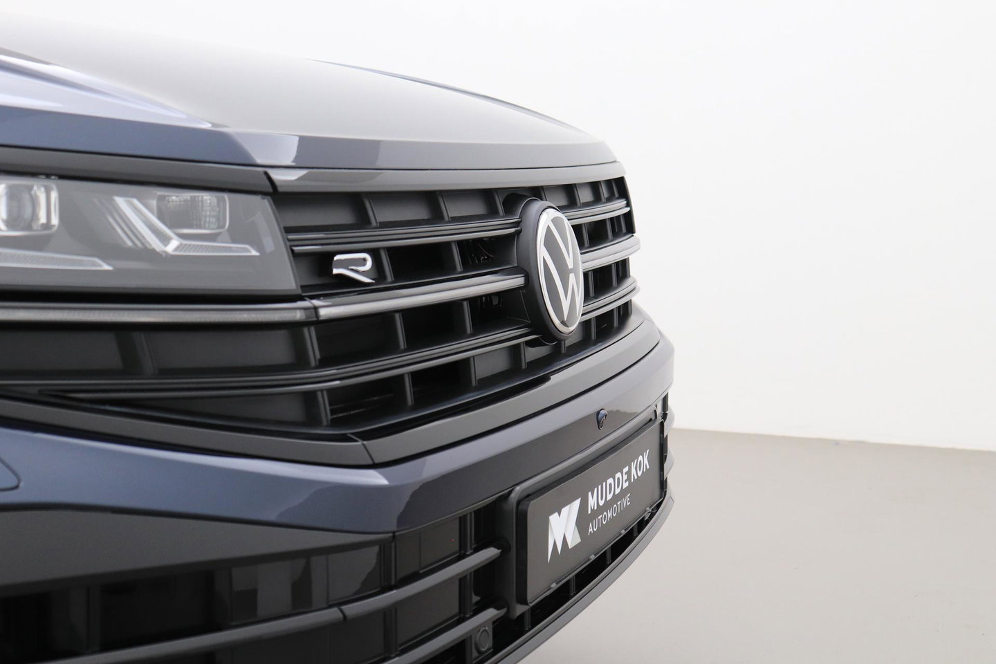 Volkswagen Touareg 3.0 TSi eHybrid 4MOTION R | FINAL EDITION | Luchtvering | Trekhaak | Panoramdak | Dynaudio | 360° Camera
