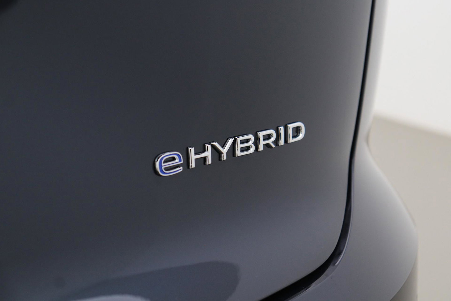 Volkswagen Touareg 3.0 TSi eHybrid 4MOTION R | FINAL EDITION | Luchtvering | Trekhaak | Panoramdak | Dynaudio | 360° Camera