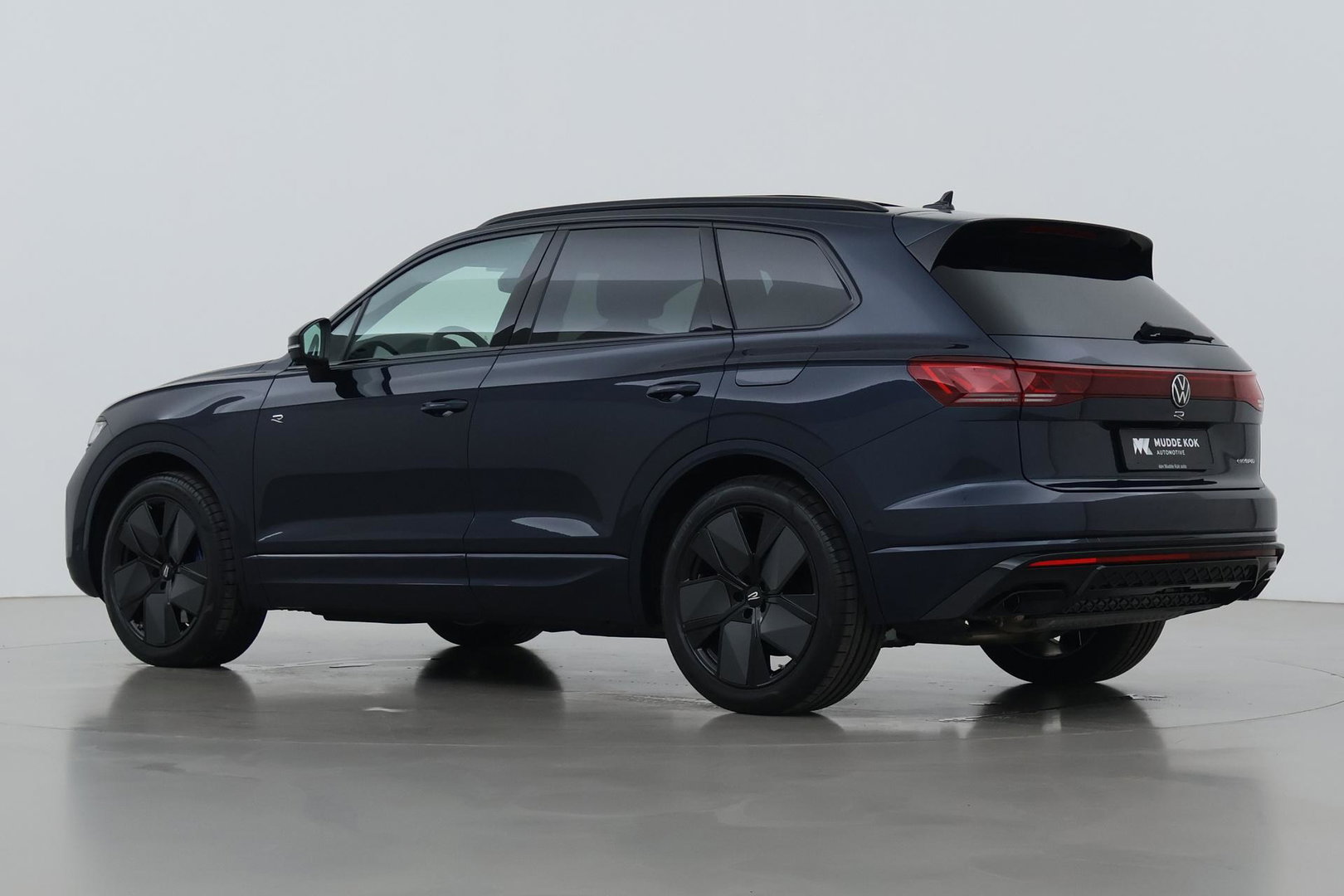 Volkswagen Touareg 3.0 TSi eHybrid 4MOTION R | FINAL EDITION | Luchtvering | Trekhaak | Panoramdak | Dynaudio | 360° Camera