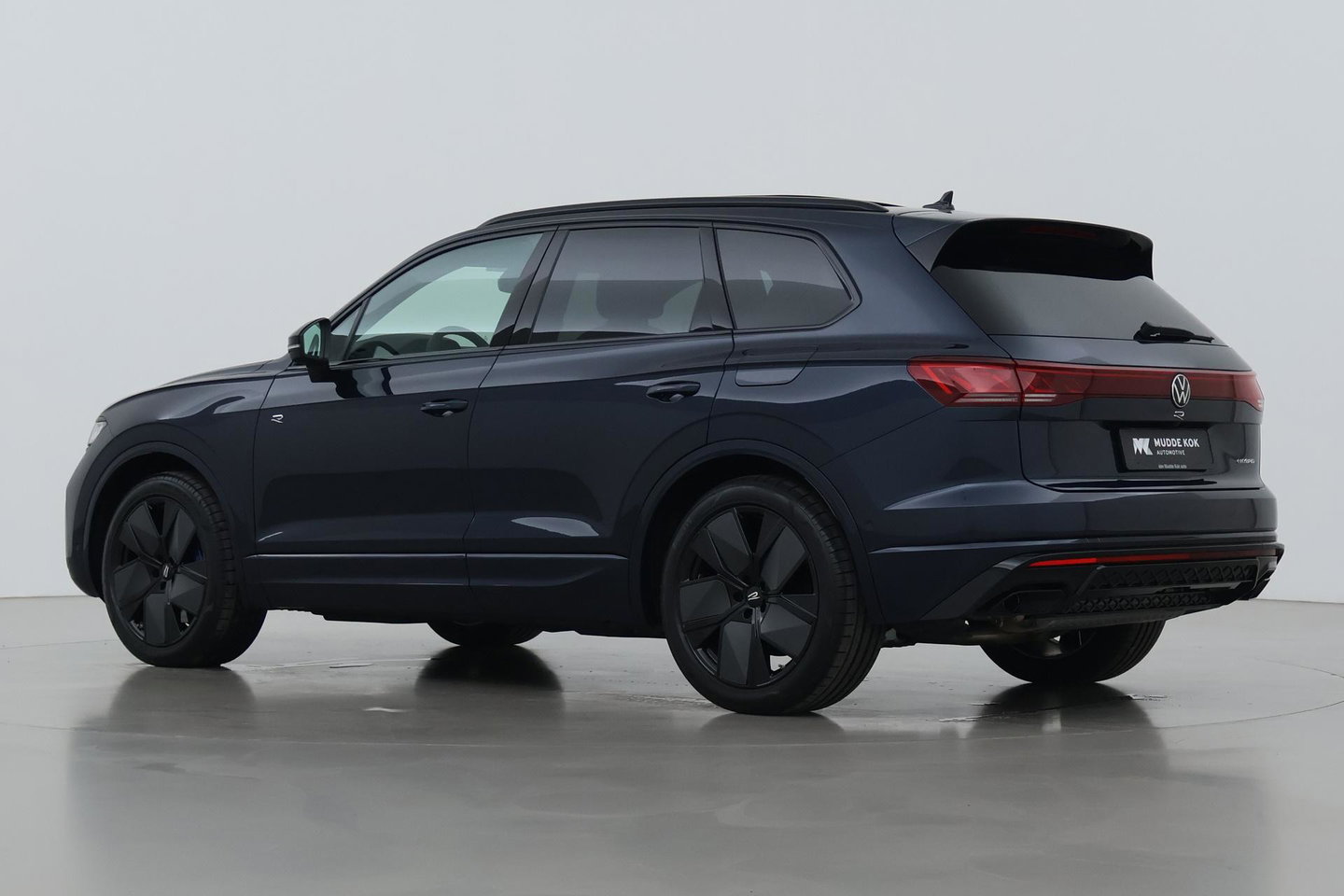 Volkswagen Touareg 3.0 TSi eHybrid 4MOTION R | FINAL EDITION | Luchtvering | Trekhaak | Panoramdak | Dynaudio | 360° Camera