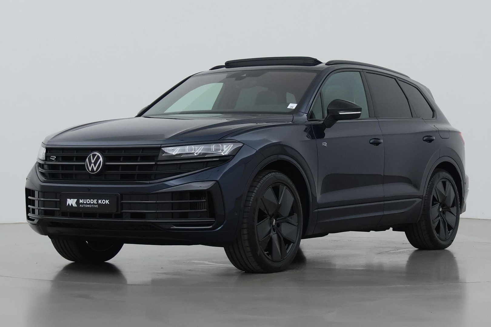 Volkswagen Touareg 3.0 TSi eHybrid 4MOTION R | FINAL EDITION | Luchtvering | Trekhaak | Panoramdak | Dynaudio | 360° Camera