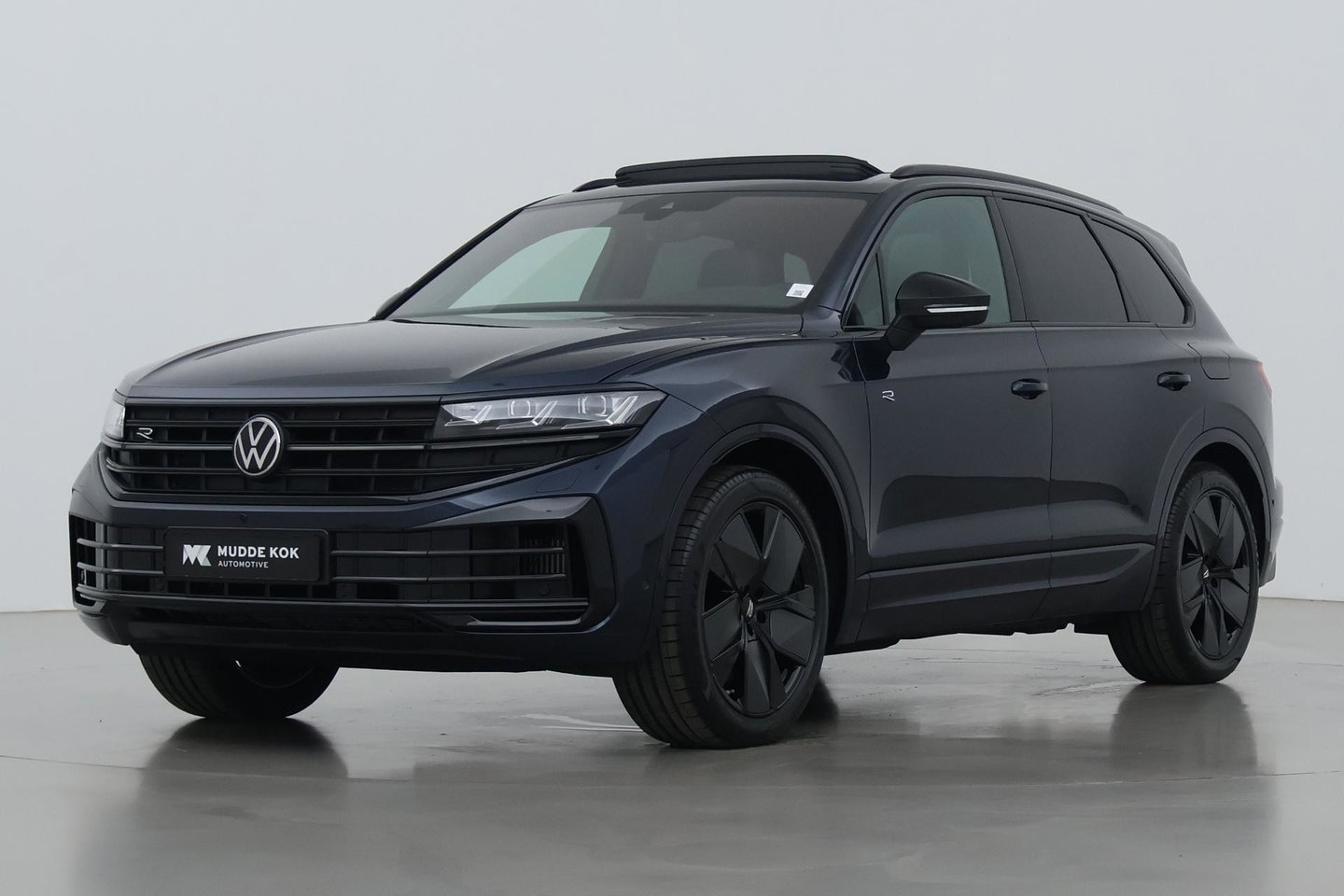 Volkswagen Touareg 3.0 TSi eHybrid 4MOTION R | FINAL EDITION | Luchtvering | Trekhaak | Panoramdak | Dynaudio | 360° Camera