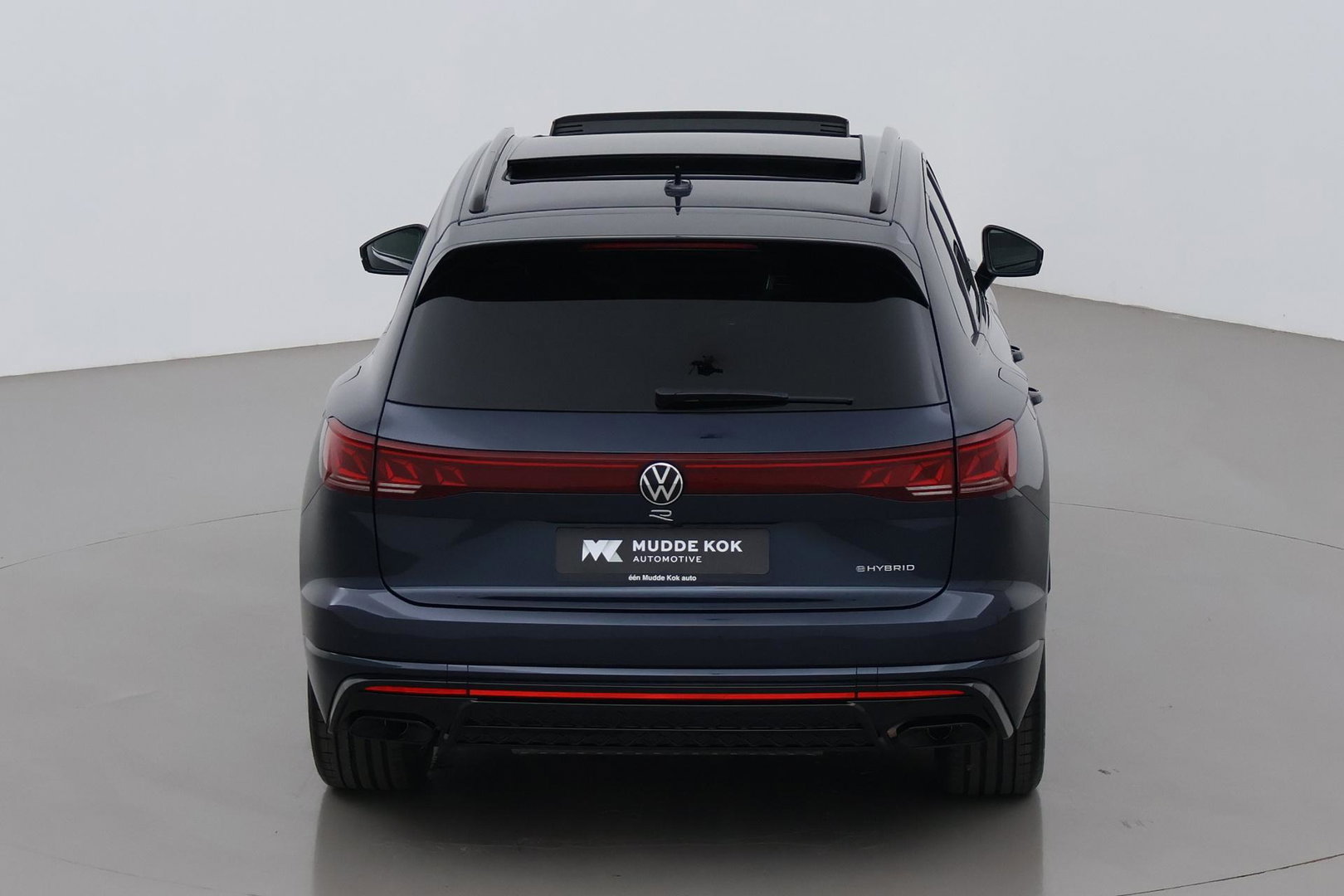 Volkswagen Touareg 3.0 TSi eHybrid 4MOTION R | FINAL EDITION | Luchtvering | Trekhaak | Panoramdak | Dynaudio | 360° Camera