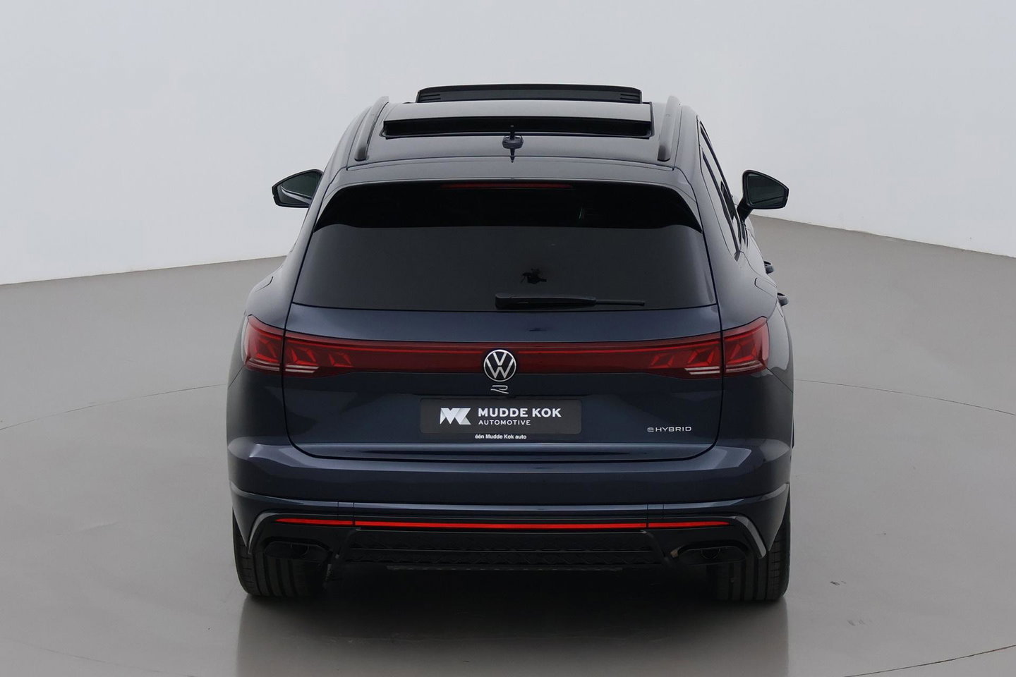 Volkswagen Touareg 3.0 TSi eHybrid 4MOTION R | FINAL EDITION | Luchtvering | Trekhaak | Panoramdak | Dynaudio | 360° Camera
