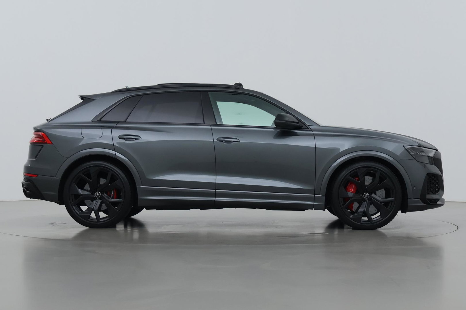 Audi RSQ8 4.0 TFSI Quattro | NL-Auto | RS Dynamicpakket Plus | Keramisch | Alcantara | Trekhaak | 23 Inch
