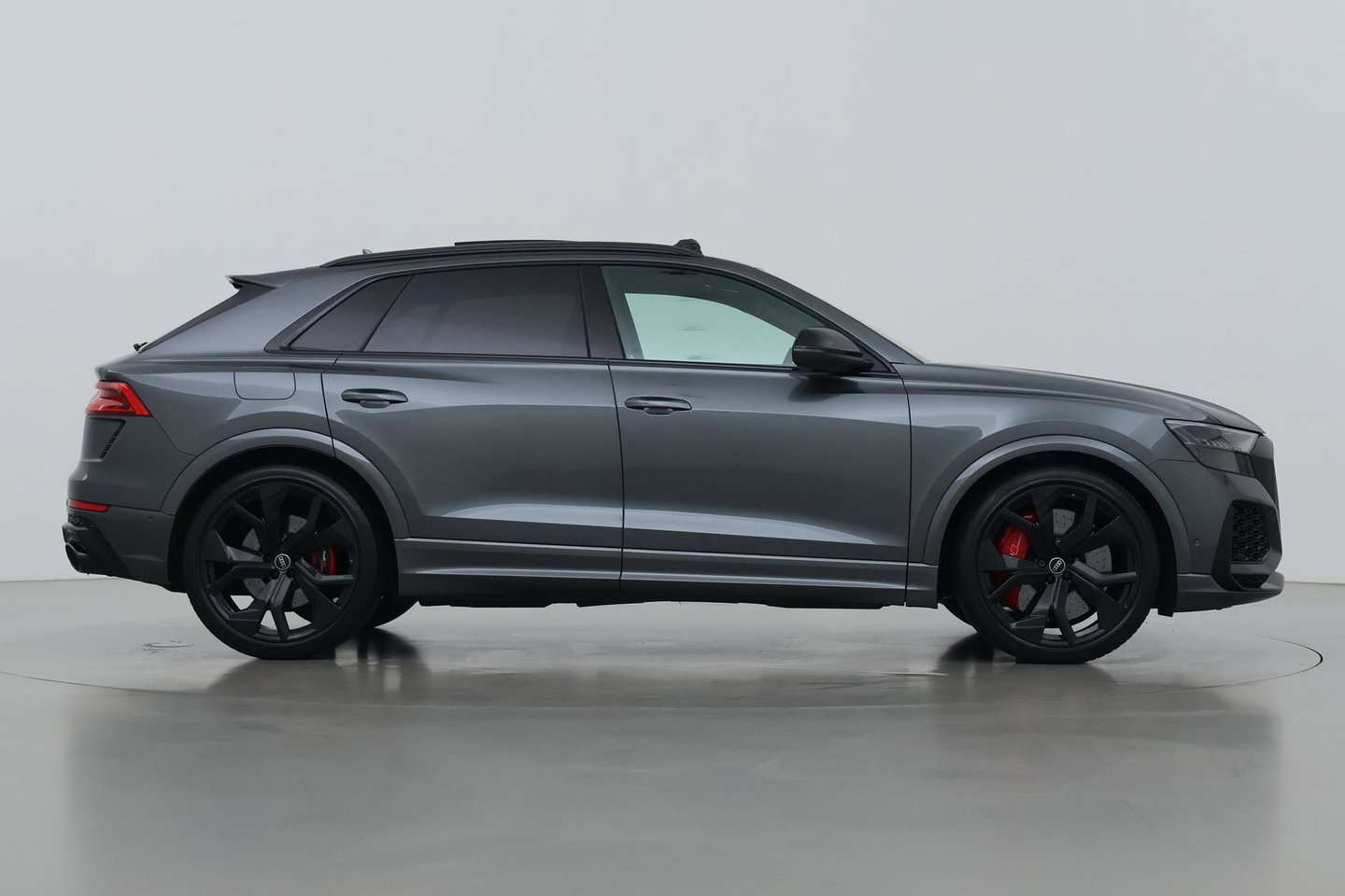 Audi RSQ8 4.0 TFSI Quattro | NL-Auto | RS Dynamicpakket Plus | Keramisch | Alcantara | Trekhaak | 23 Inch