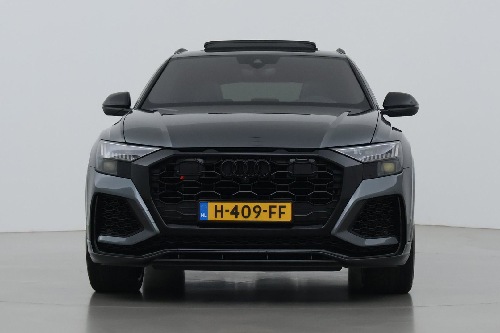 Audi RSQ8 4.0 TFSI Quattro | NL-Auto | RS Dynamicpakket Plus | Keramisch | Alcantara | Trekhaak | 23 Inch