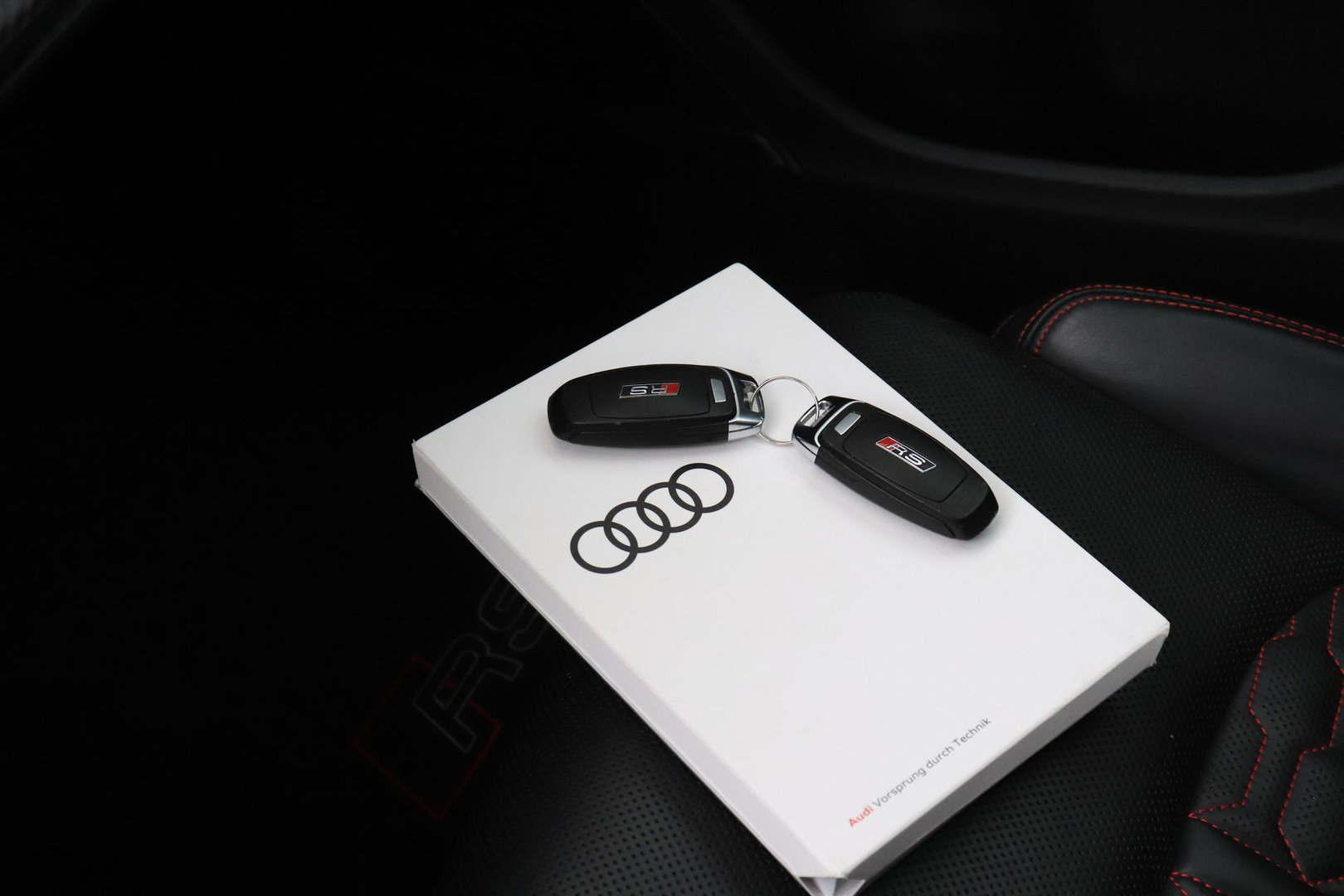 Audi RSQ8 4.0 TFSI Quattro | NL-Auto | RS Dynamicpakket Plus | Keramisch | Alcantara | Trekhaak | 23 Inch