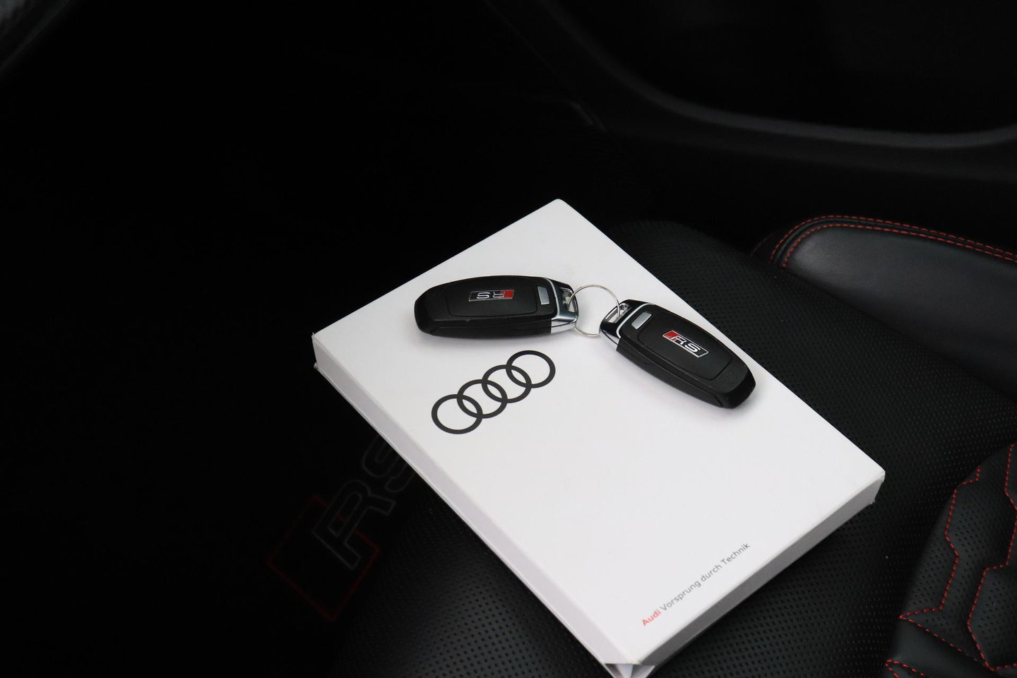 Audi RSQ8 4.0 TFSI Quattro | NL-Auto | RS Dynamicpakket Plus | Keramisch | Alcantara | Trekhaak | 23 Inch