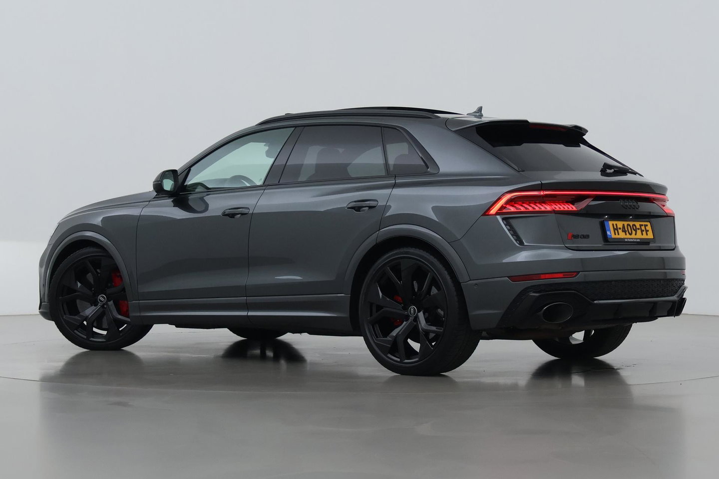Audi RSQ8 4.0 TFSI Quattro | NL-Auto | RS Dynamicpakket Plus | Keramisch | Alcantara | Trekhaak | 23 Inch