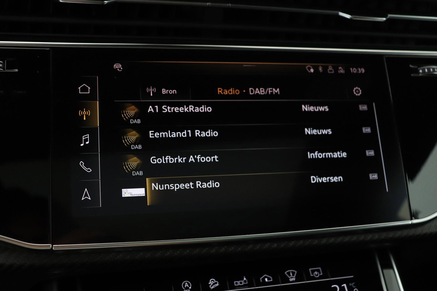 Audi RSQ8 4.0 TFSI Quattro | NL-Auto | RS Dynamicpakket Plus | Keramisch | Alcantara | Trekhaak | 23 Inch