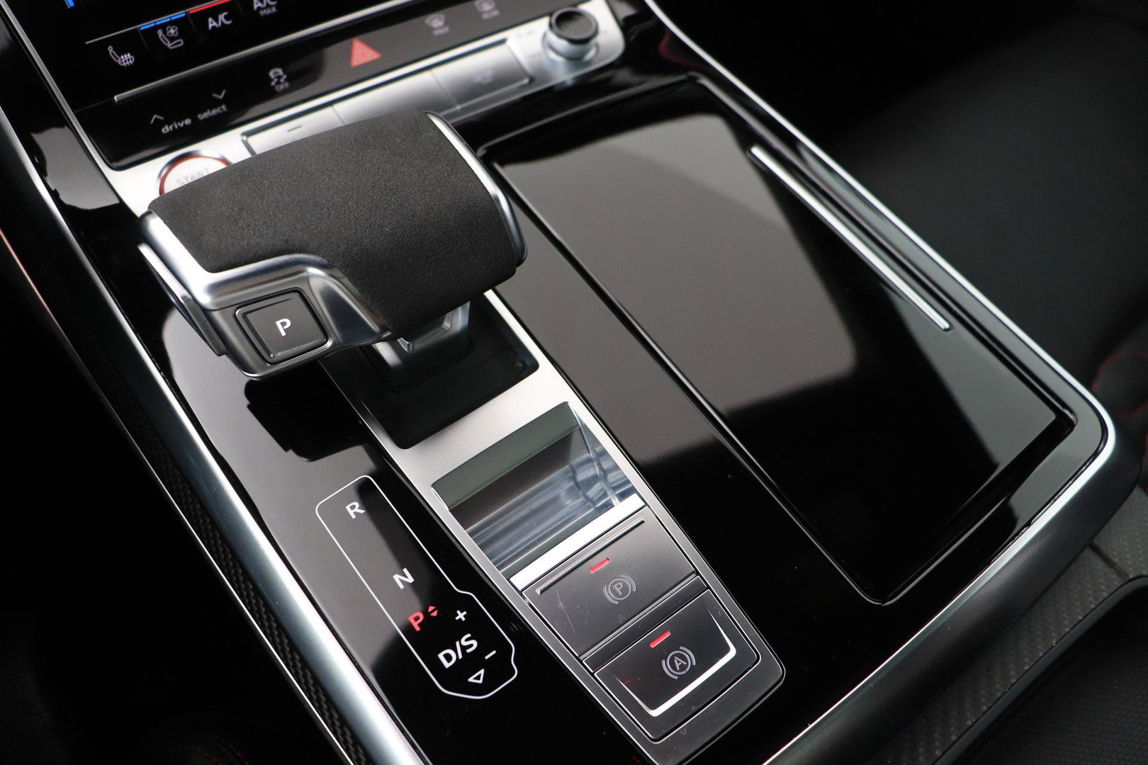 Audi RSQ8 4.0 TFSI Quattro | NL-Auto | RS Dynamicpakket Plus | Keramisch | Alcantara | Trekhaak | 23 Inch