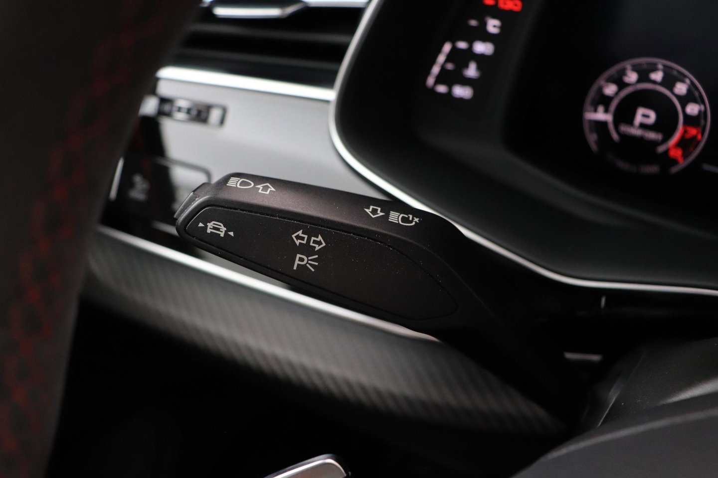 Audi RSQ8 4.0 TFSI Quattro | NL-Auto | RS Dynamicpakket Plus | Keramisch | Alcantara | Trekhaak | 23 Inch