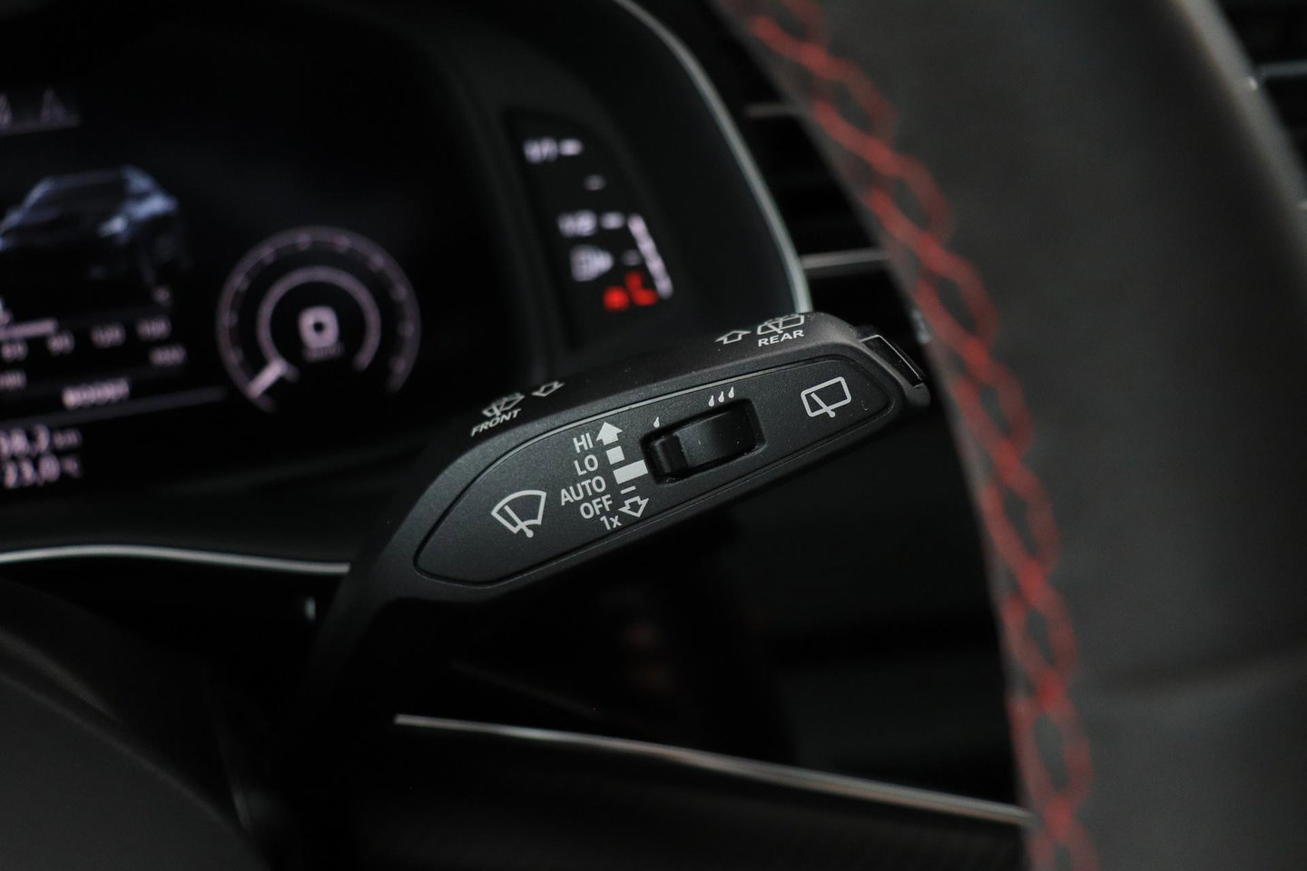 Audi RSQ8 4.0 TFSI Quattro | NL-Auto | RS Dynamicpakket Plus | Keramisch | Alcantara | Trekhaak | 23 Inch
