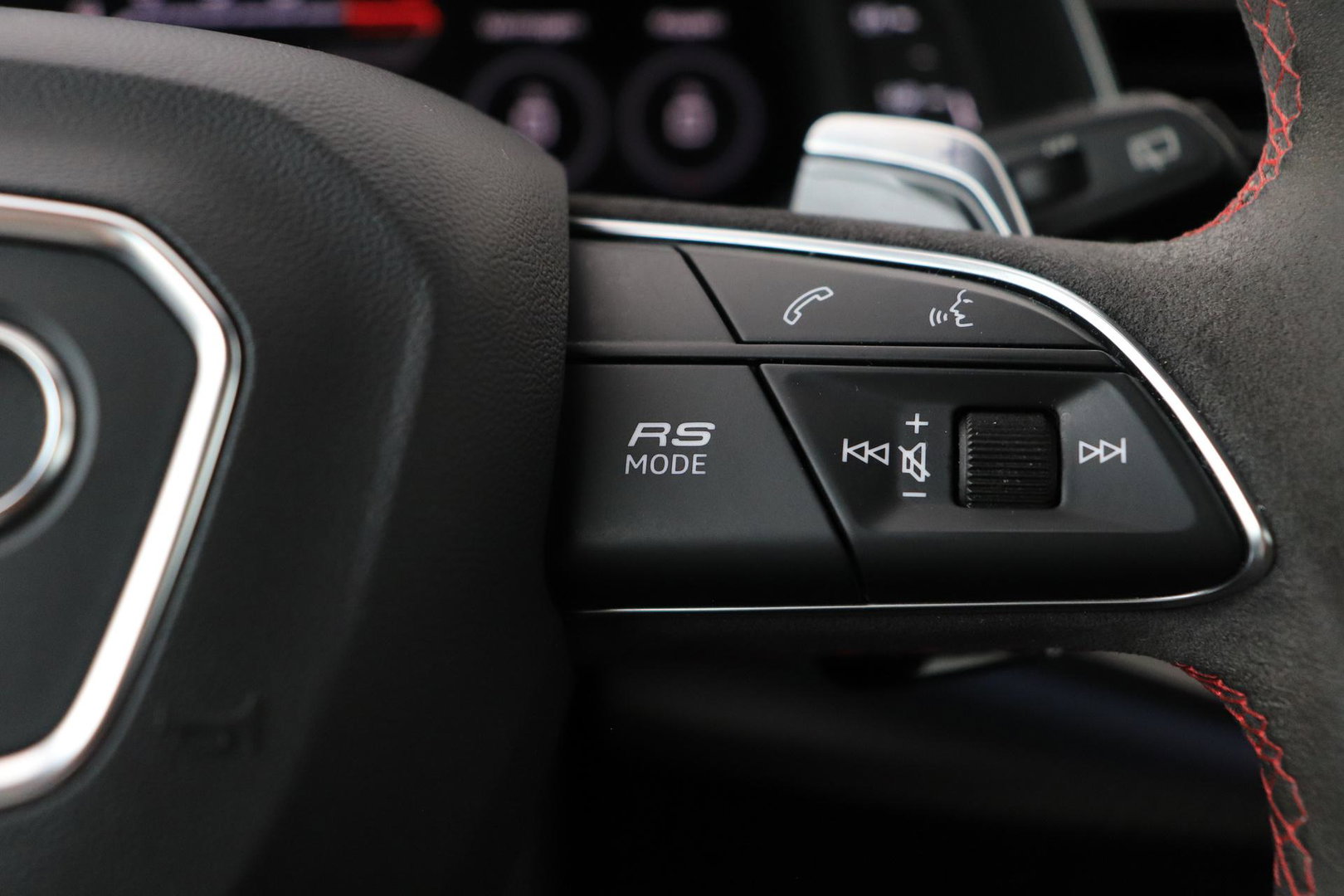 Audi RSQ8 4.0 TFSI Quattro | NL-Auto | RS Dynamicpakket Plus | Keramisch | Alcantara | Trekhaak | 23 Inch