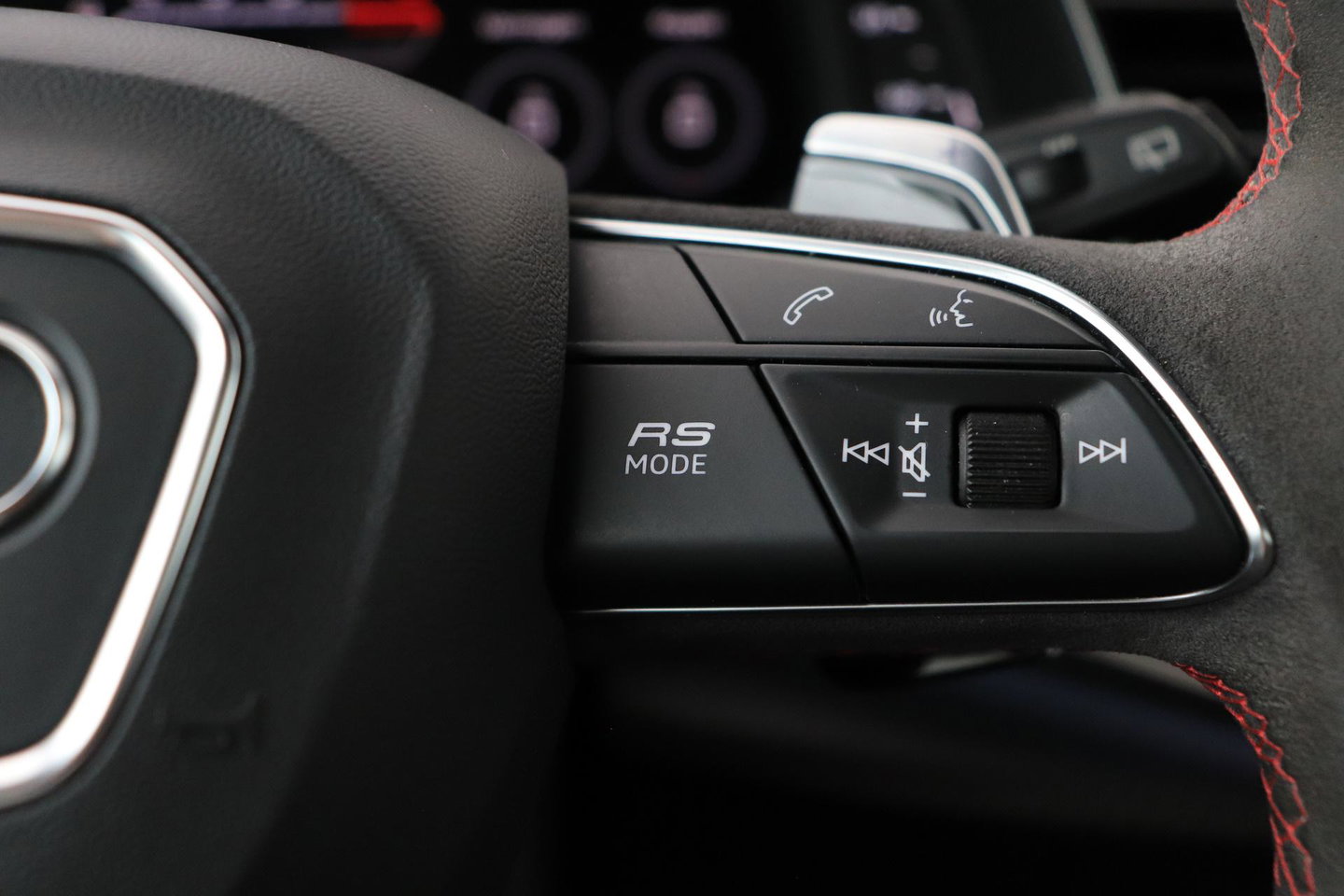 Audi RSQ8 4.0 TFSI Quattro | NL-Auto | RS Dynamicpakket Plus | Keramisch | Alcantara | Trekhaak | 23 Inch