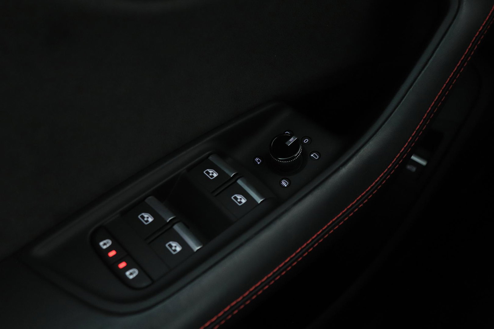 Audi RSQ8 4.0 TFSI Quattro | NL-Auto | RS Dynamicpakket Plus | Keramisch | Alcantara | Trekhaak | 23 Inch