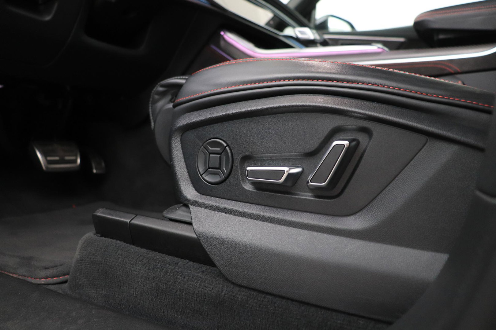 Audi RSQ8 4.0 TFSI Quattro | NL-Auto | RS Dynamicpakket Plus | Keramisch | Alcantara | Trekhaak | 23 Inch