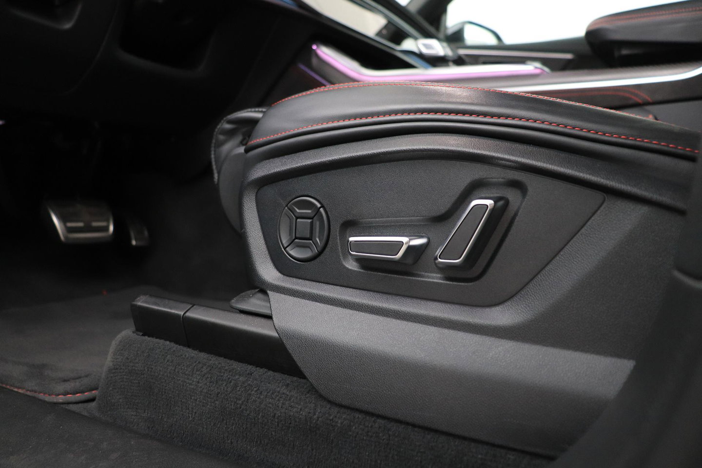 Audi RSQ8 4.0 TFSI Quattro | NL-Auto | RS Dynamicpakket Plus | Keramisch | Alcantara | Trekhaak | 23 Inch