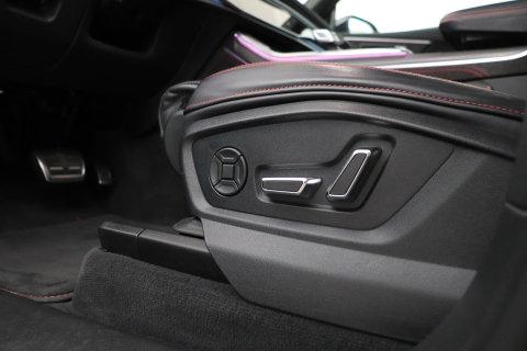 Audi RSQ8 4.0 TFSI Quattro | NL-Auto | RS Dynamicpakket Plus | Keramisch | Alcantara | Trekhaak | 23 Inch