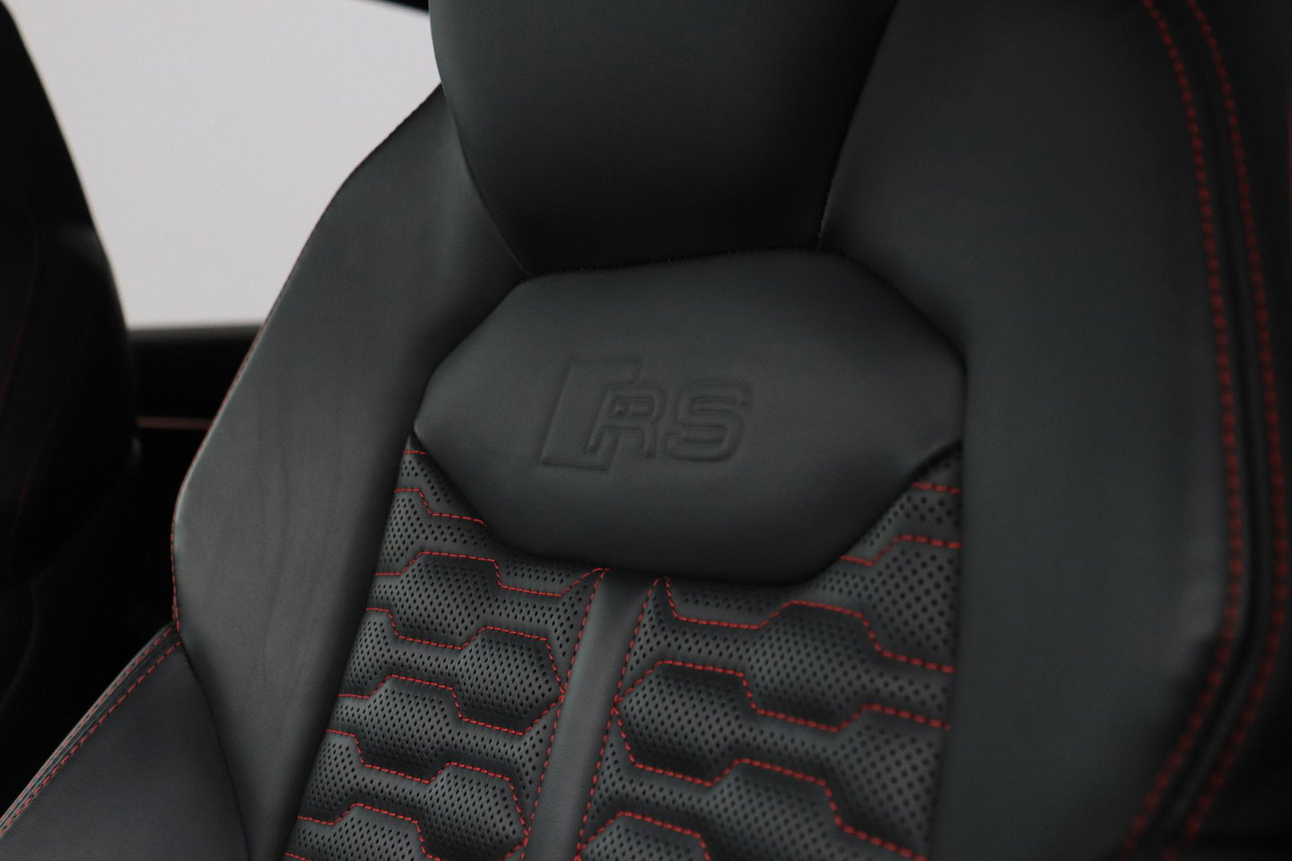 Audi RSQ8 4.0 TFSI Quattro | NL-Auto | RS Dynamicpakket Plus | Keramisch | Alcantara | Trekhaak | 23 Inch
