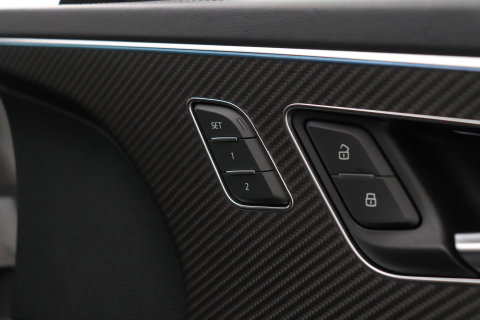 Audi RSQ8 4.0 TFSI Quattro | NL-Auto | RS Dynamicpakket Plus | Keramisch | Alcantara | Trekhaak | 23 Inch