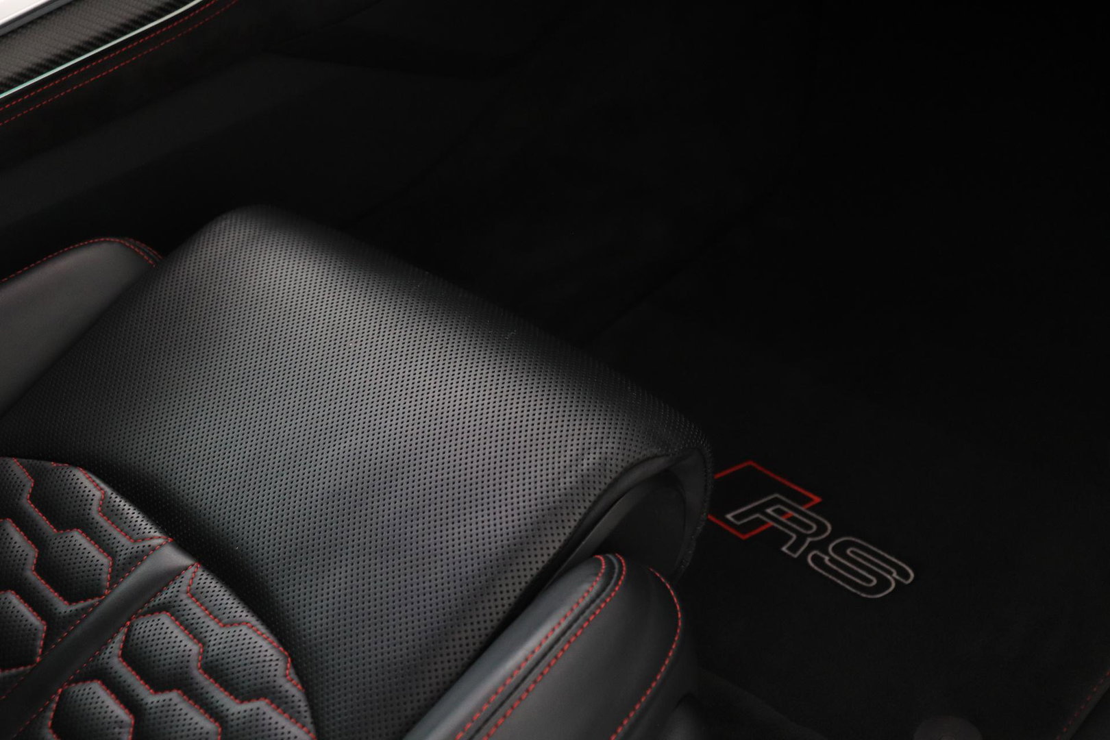 Audi RSQ8 4.0 TFSI Quattro | NL-Auto | RS Dynamicpakket Plus | Keramisch | Alcantara | Trekhaak | 23 Inch