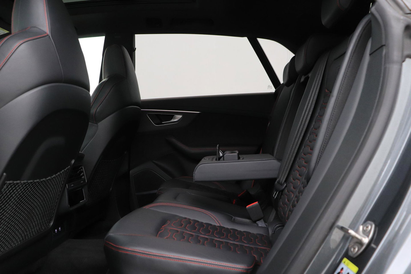 Audi RSQ8 4.0 TFSI Quattro | NL-Auto | RS Dynamicpakket Plus | Keramisch | Alcantara | Trekhaak | 23 Inch