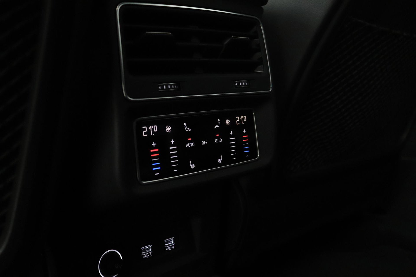 Audi RSQ8 4.0 TFSI Quattro | NL-Auto | RS Dynamicpakket Plus | Keramisch | Alcantara | Trekhaak | 23 Inch