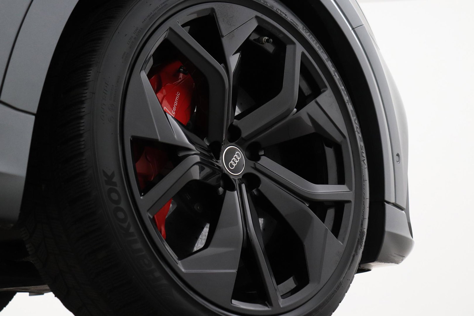 Audi RSQ8 4.0 TFSI Quattro | NL-Auto | RS Dynamicpakket Plus | Keramisch | Alcantara | Trekhaak | 23 Inch